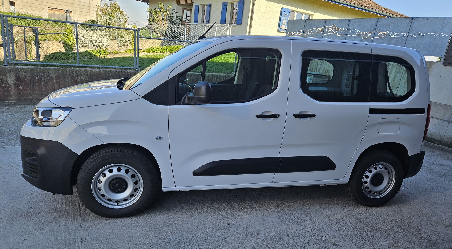 CITROEN e-Berlingo  Van mit 2 Schiebetüren und Ausstellfenstern hinten-showroom-element-3