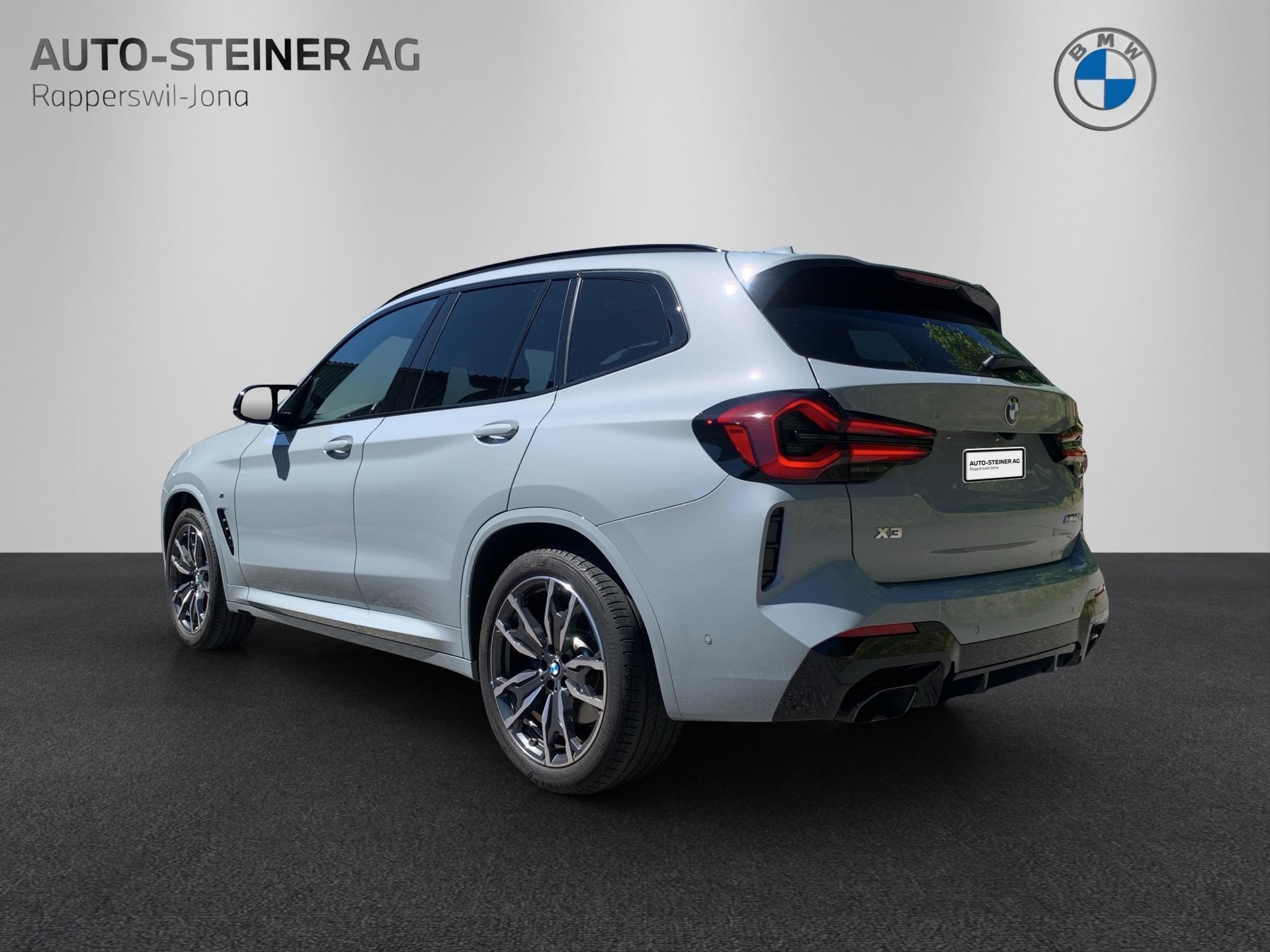 BMW X3 M40i INDIVIDUAL-showroom-element-2
