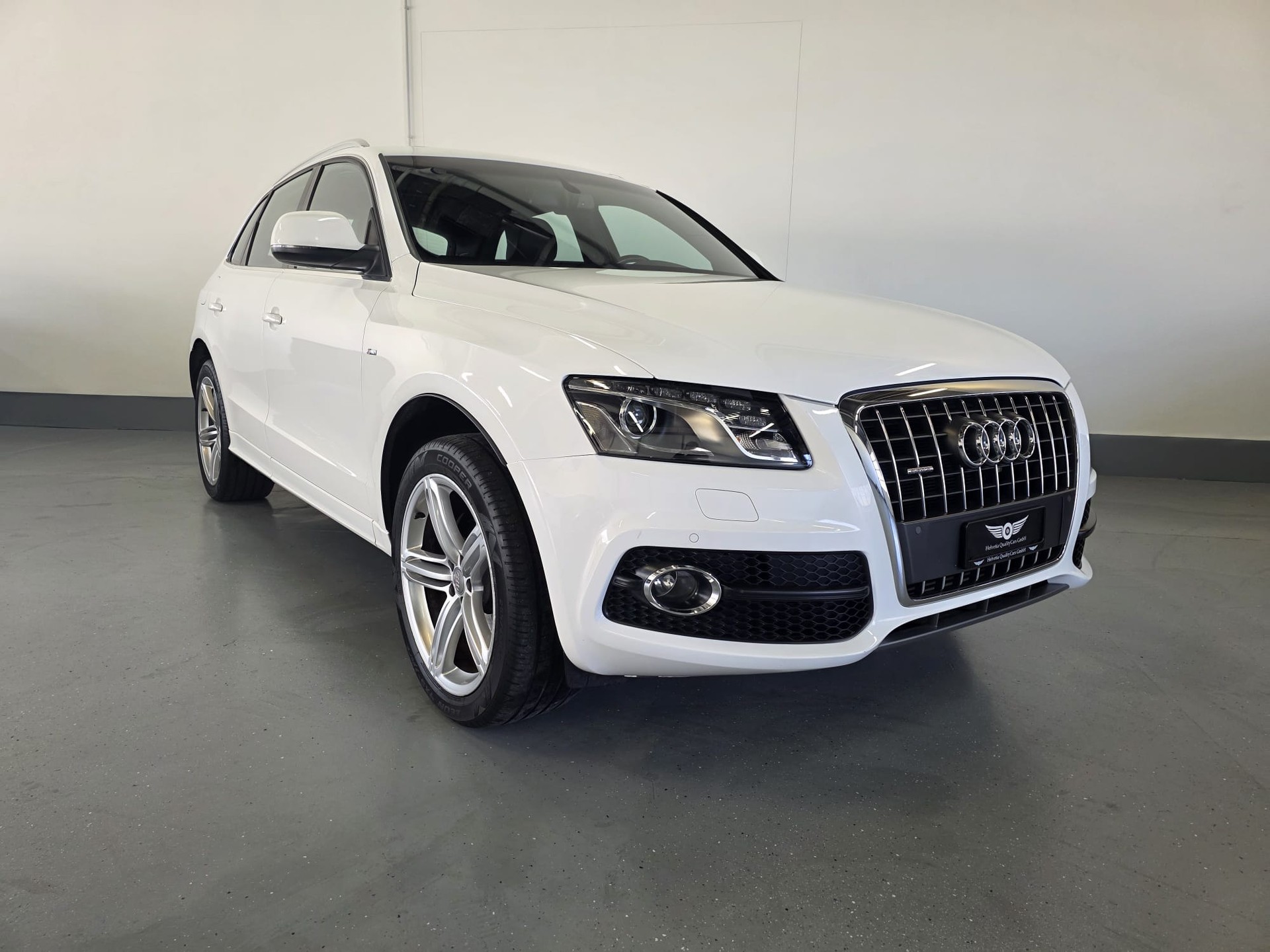 AUDI Q5 2.0 TFSI quattro S-tronic-showroom-element-3