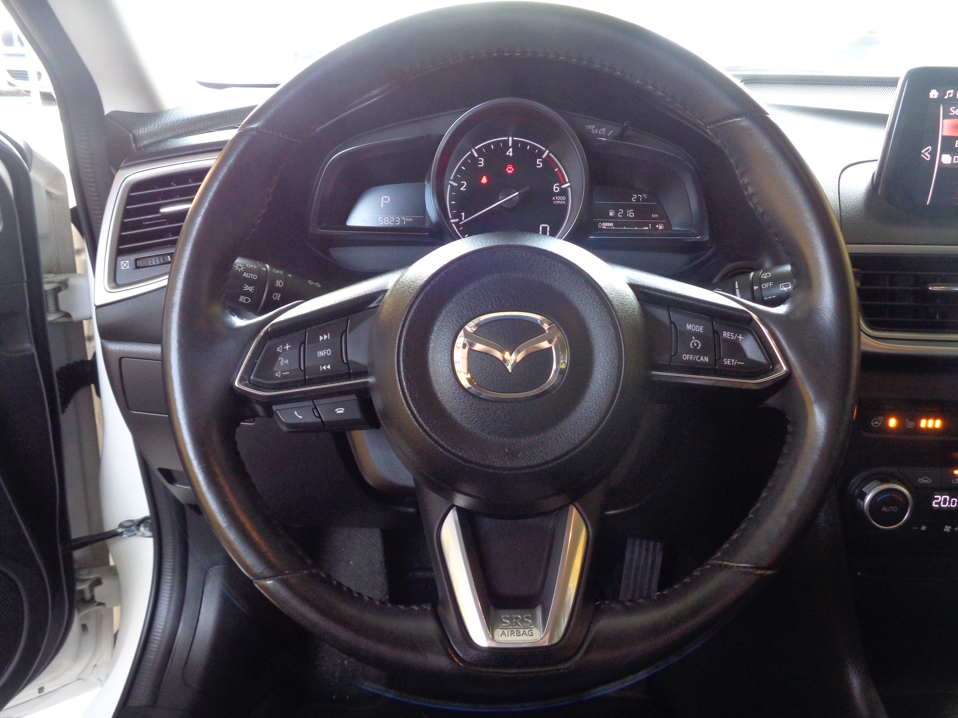 MAZDA 3 SKYACTIV-D 105 Ambition Automat-image-19