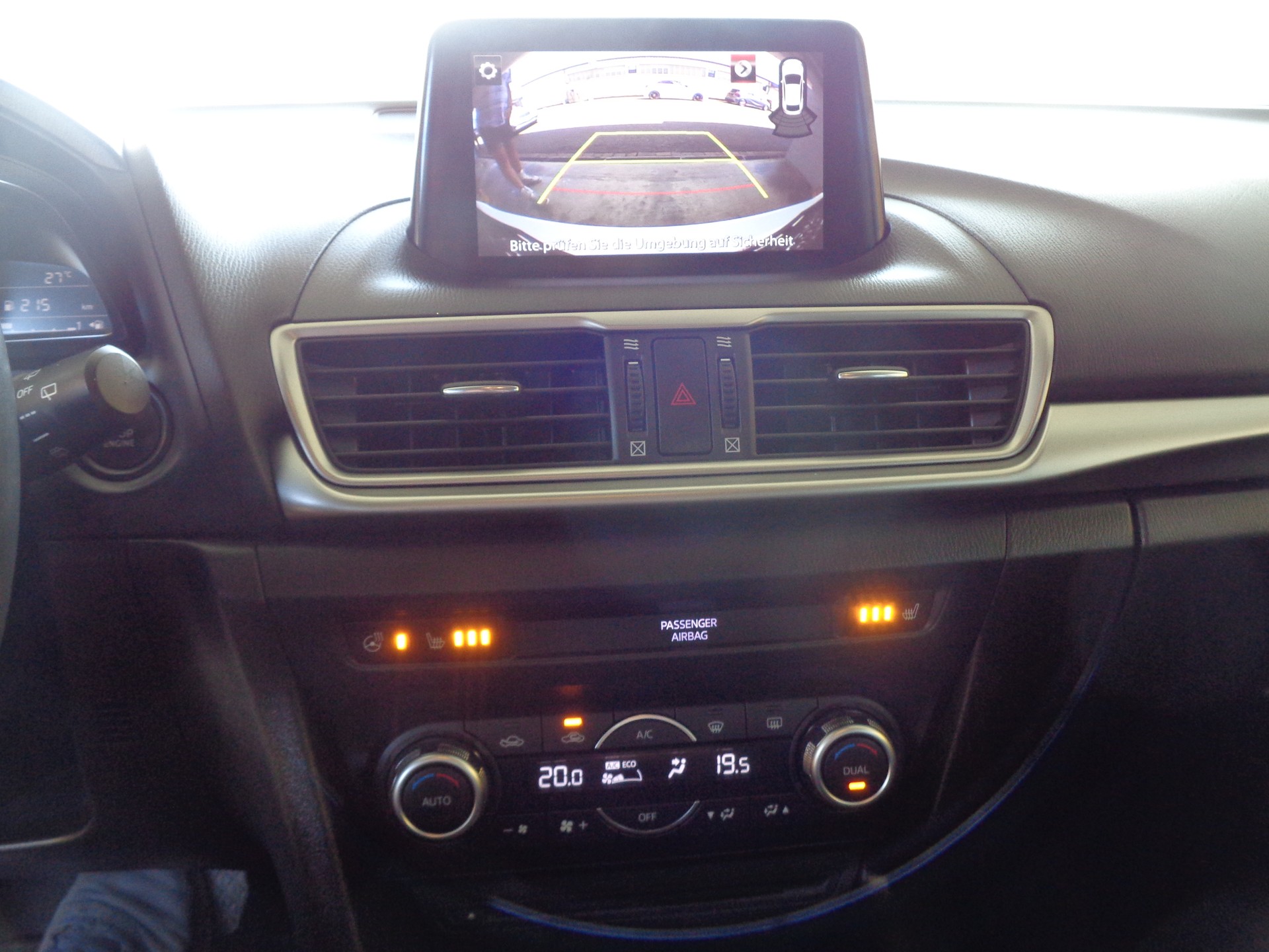 MAZDA 3 SKYACTIV-D 105 Ambition Automat-image-15