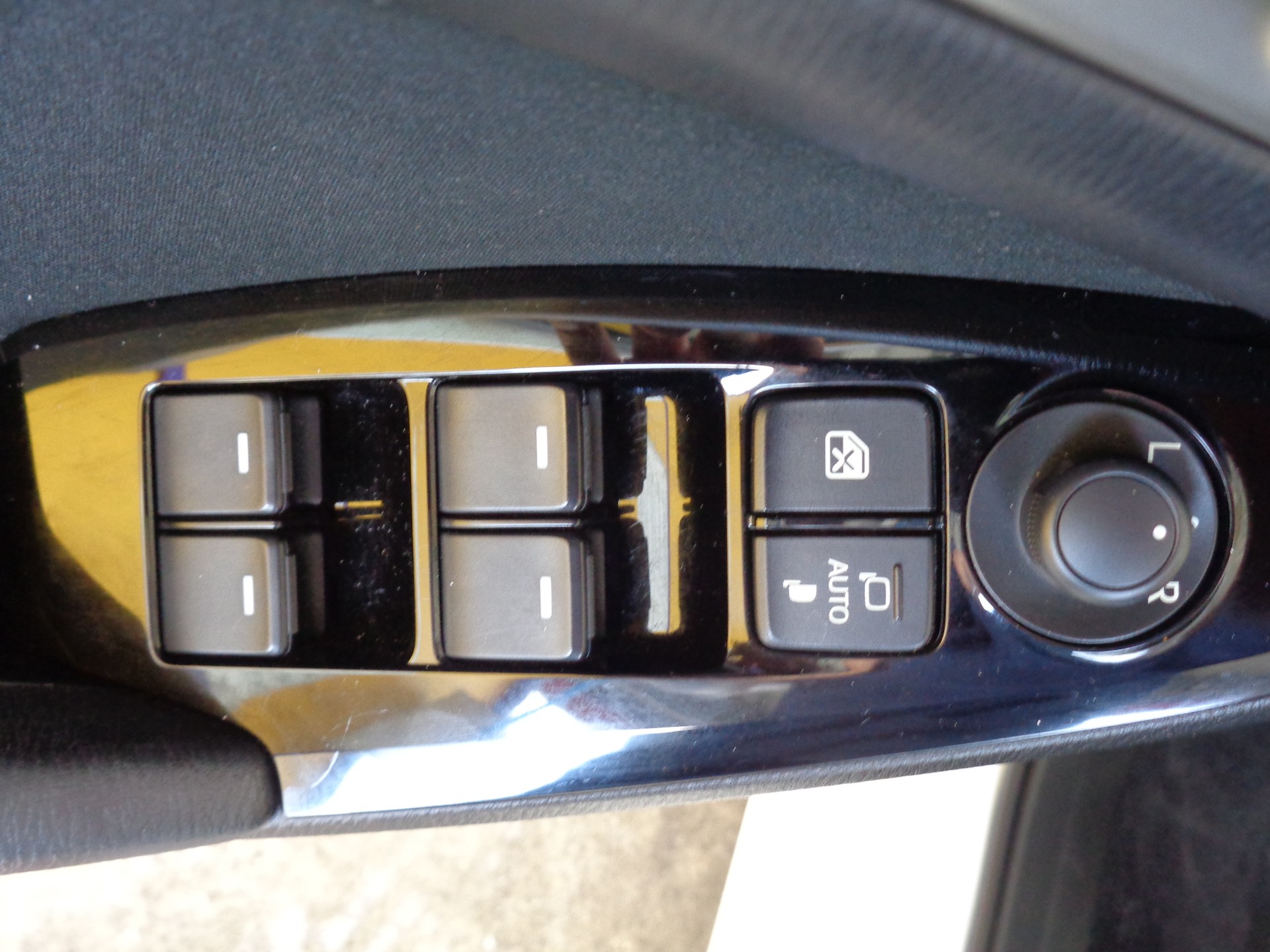 MAZDA 3 SKYACTIV-D 105 Ambition Automat-image-25