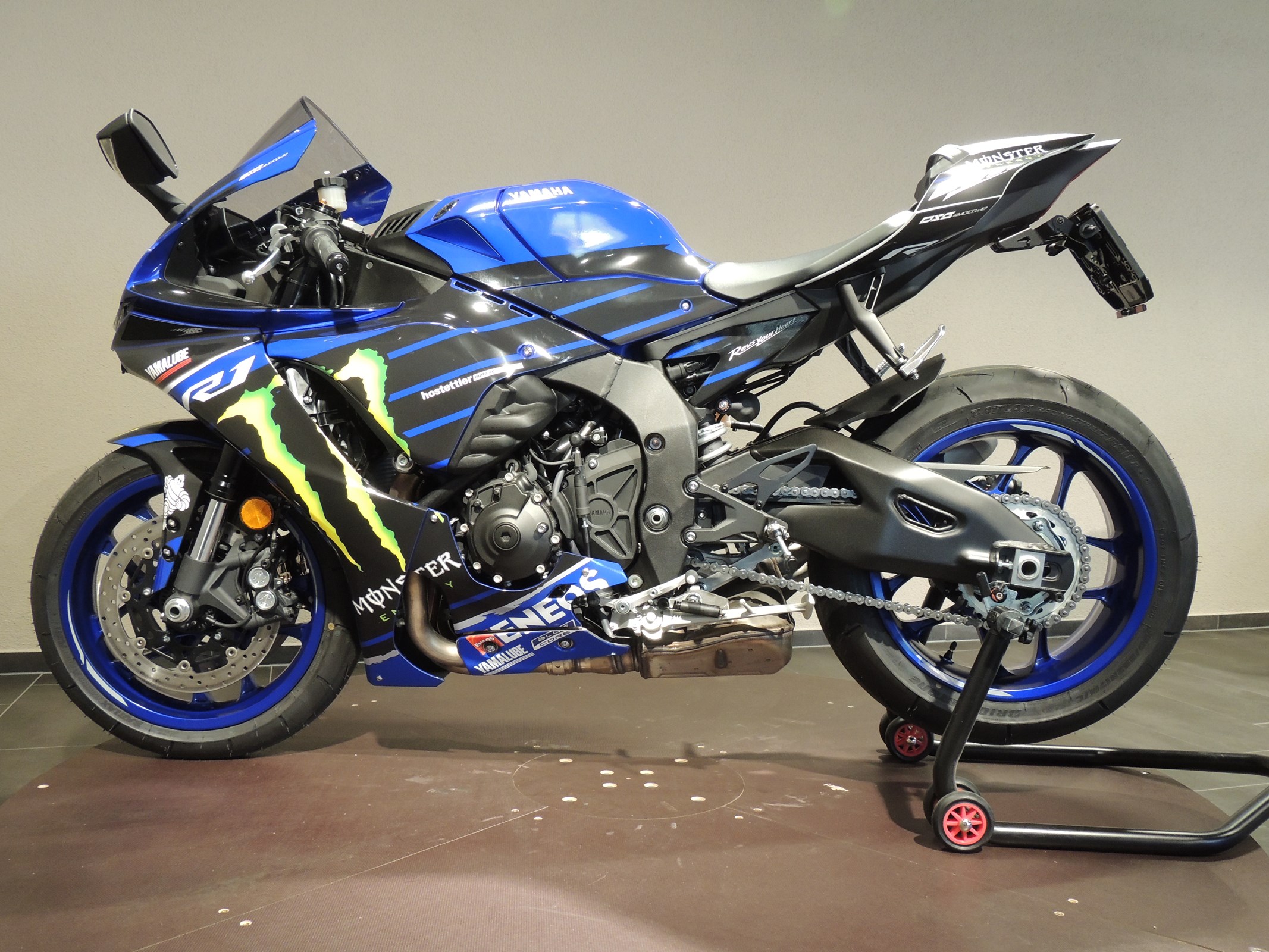 Yamaha r1 monster energy shop 2019