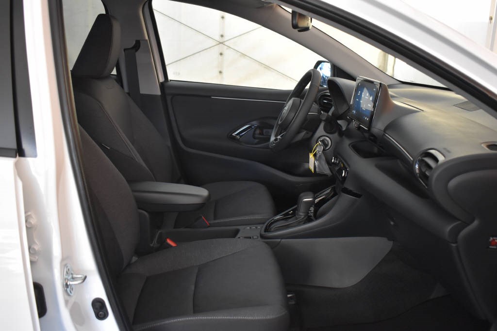 TOYOTA Yaris 1.5 VVT-i HSD Comfort Sport-image-10