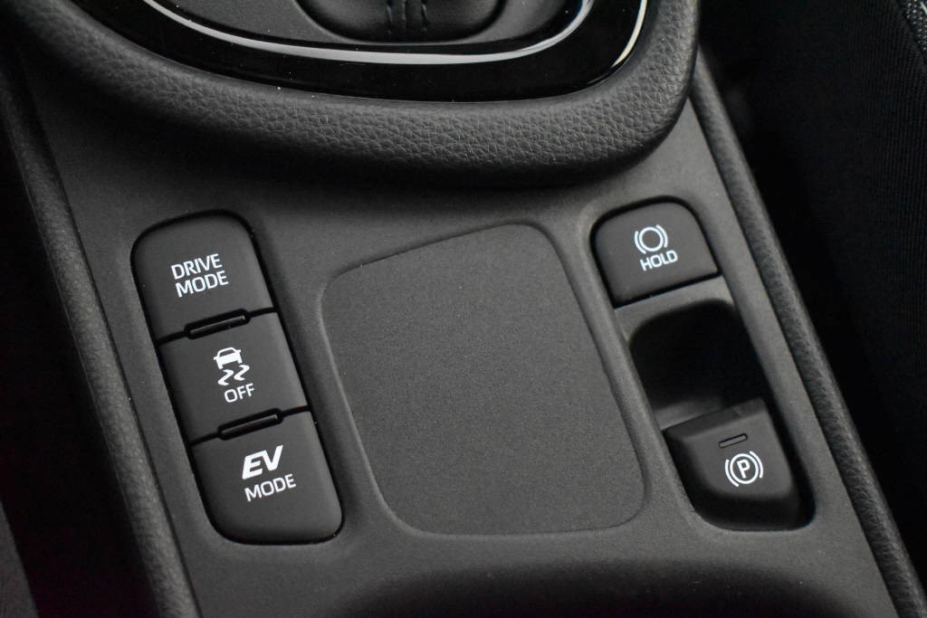 TOYOTA Yaris 1.5 VVT-i HSD Comfort Sport-image-15