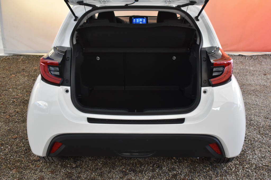 TOYOTA Yaris 1.5 VVT-i HSD Comfort Sport-image-6