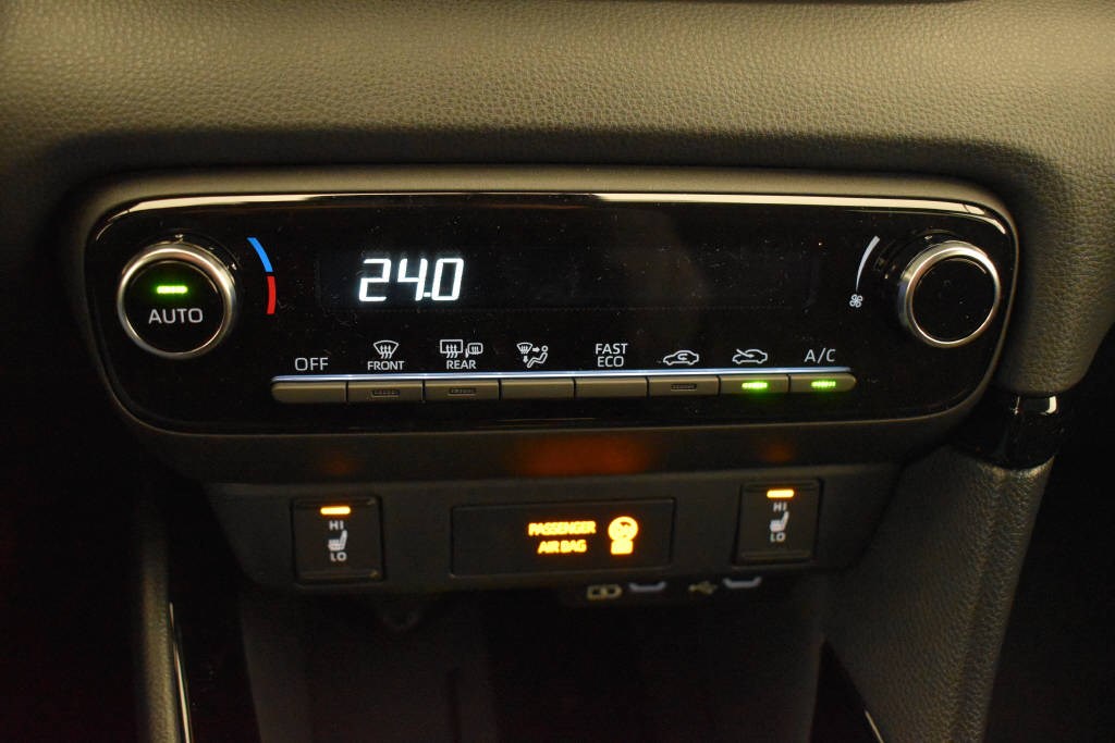 TOYOTA Yaris 1.5 VVT-i HSD Comfort Sport-image-7