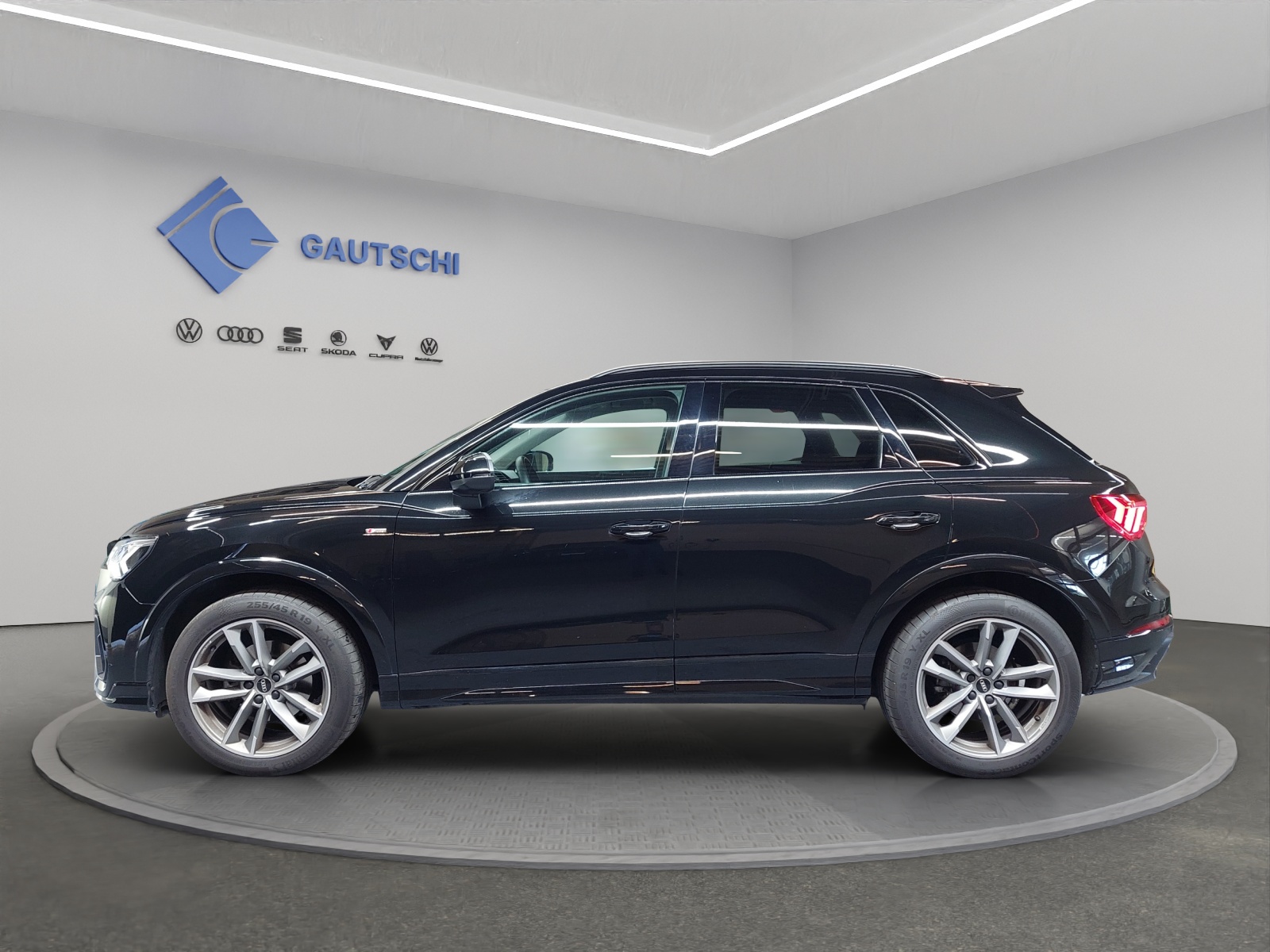 AUDI Q3 35 TDI S line quattro S-tronic-image-1