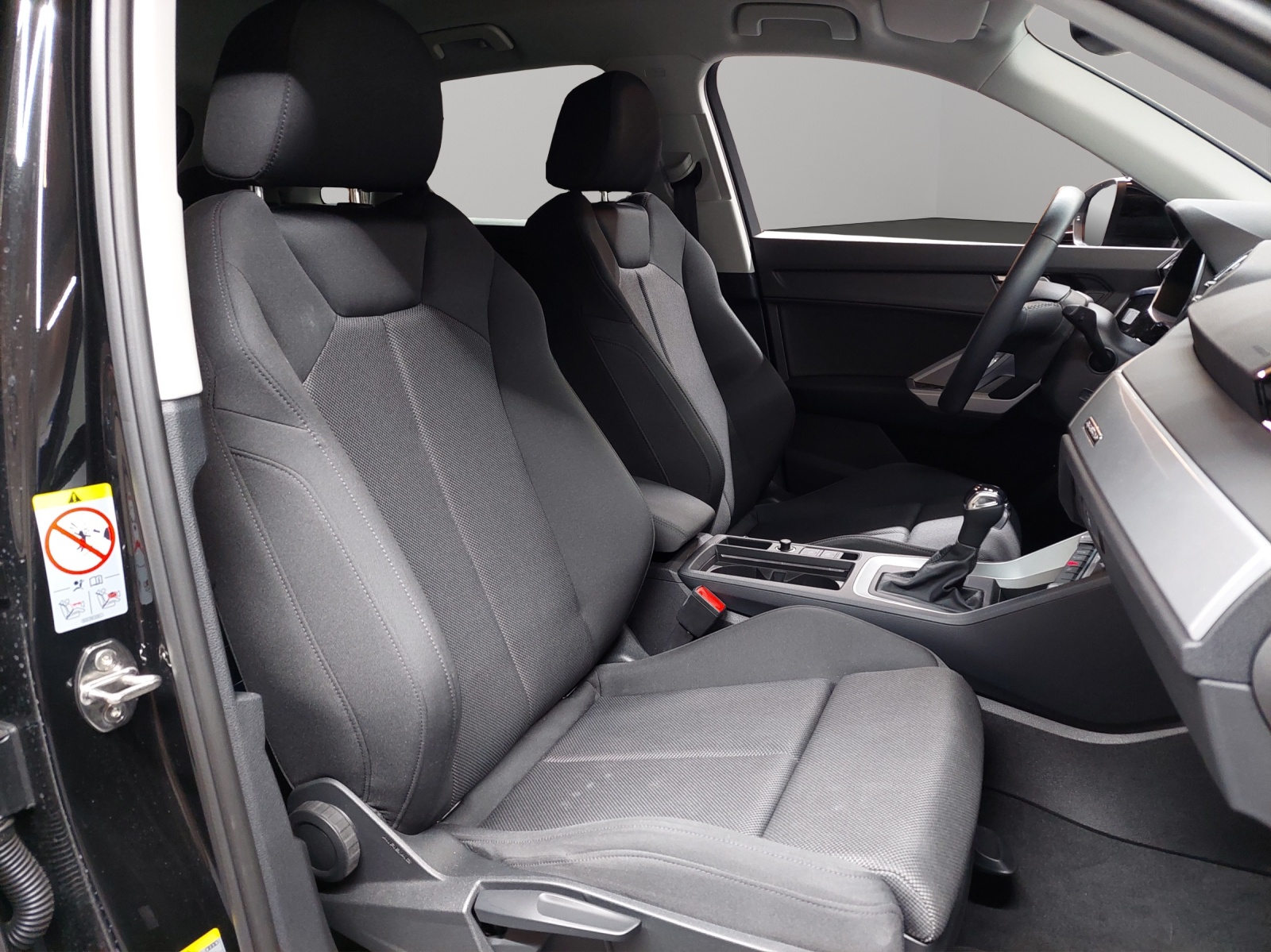 AUDI Q3 35 TDI S line quattro S-tronic-image-8