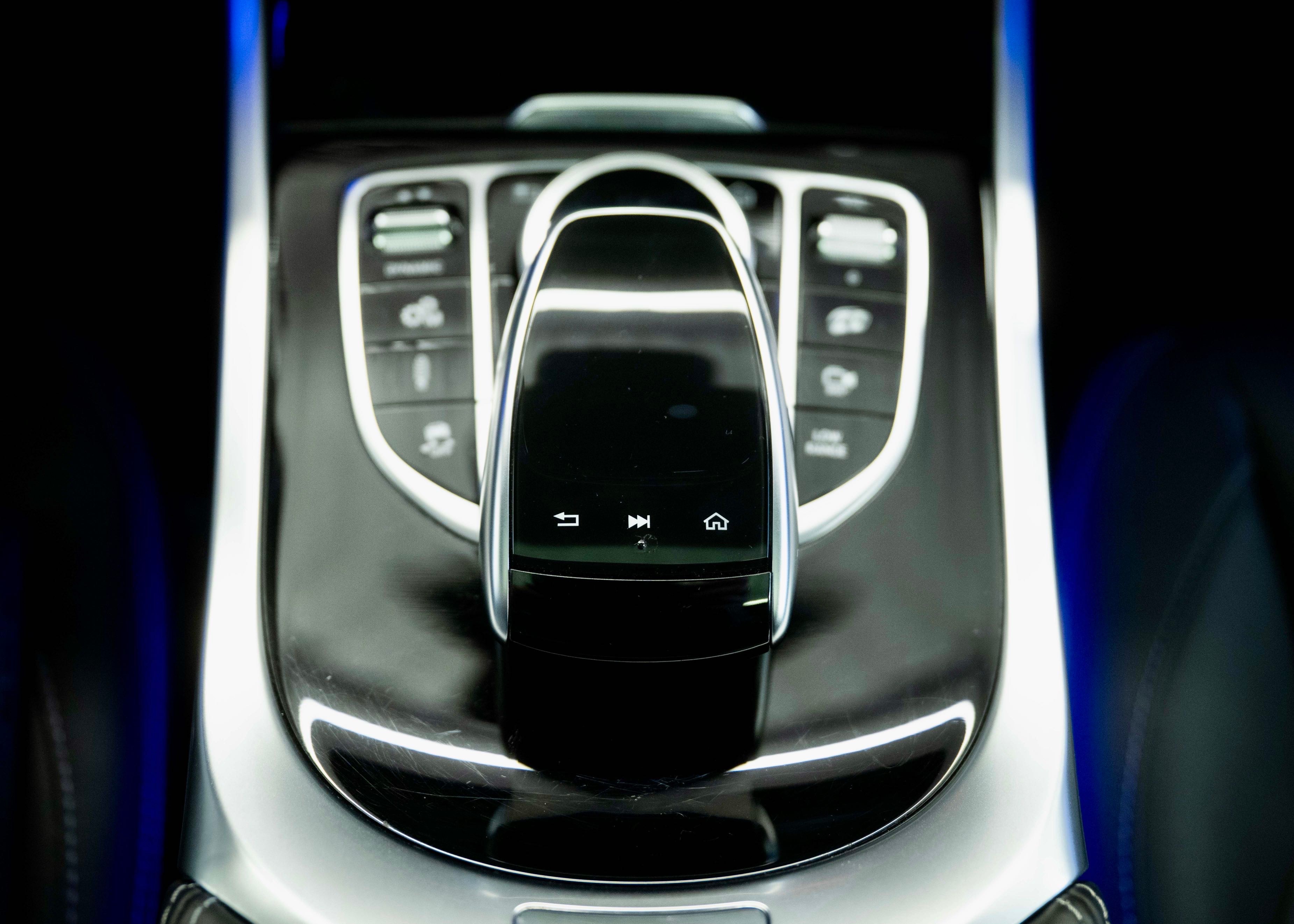 Image MERCEDES-BENZ G-63-AMG G 63 AMG Speedshift Plus G-Tronic (Polar White, as new, low mileage)