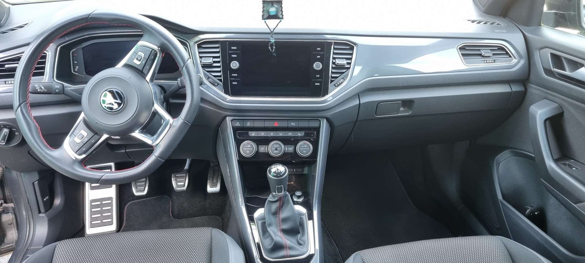 VW T-Roc 1.5 TSI EVO Advance-image-4