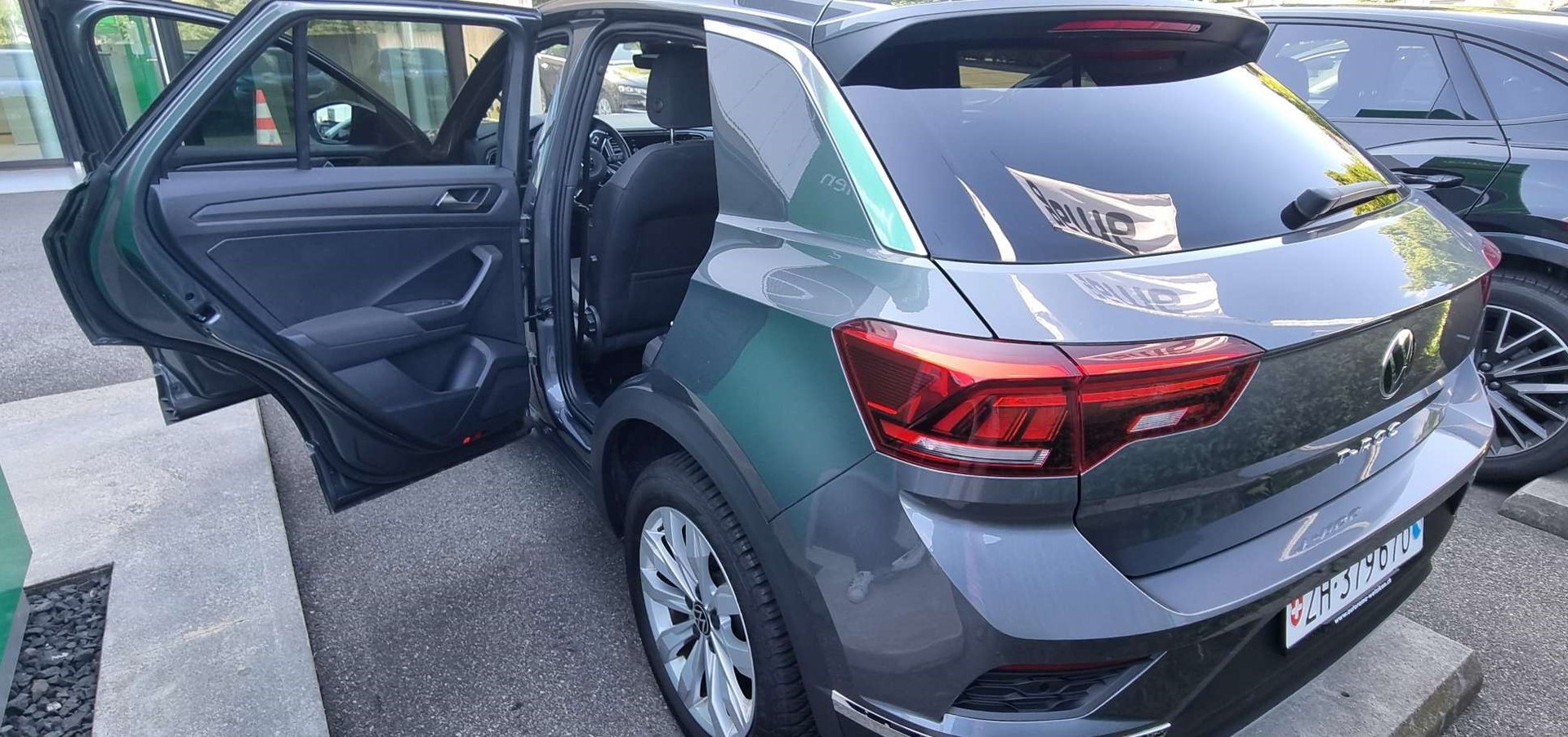 VW T-Roc 1.5 TSI EVO Advance-image-3