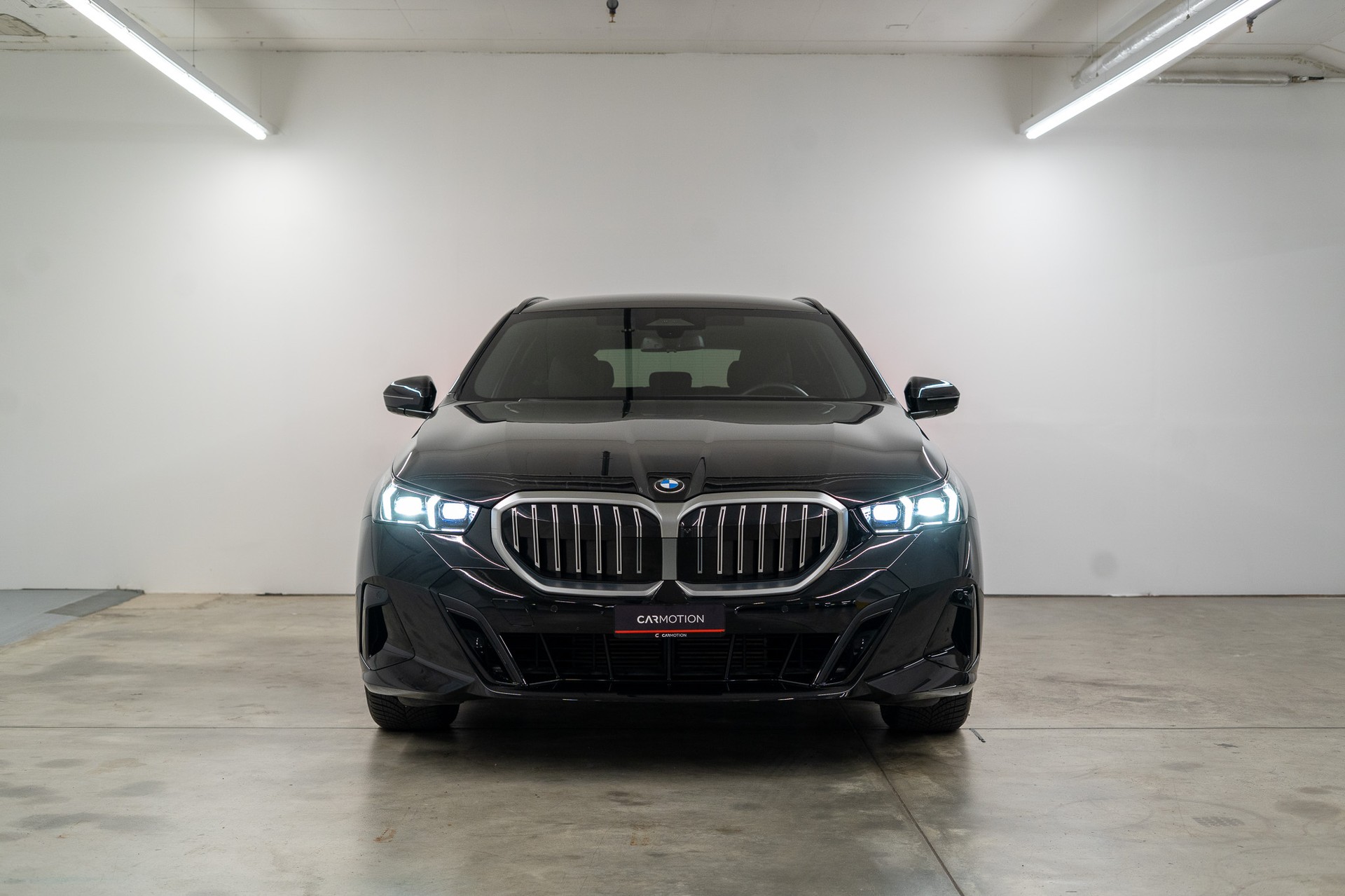 BMW 520d xDrive Touring M Sport / 360°Kamera / HarmanKardon / HeadUp Display-showroom-element-1