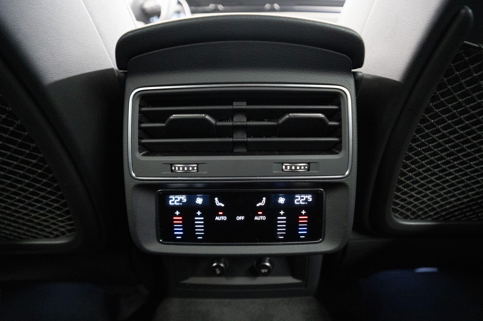 AUDI SQ7 4.0 V8 TDI quattro T-Tronic-image-16