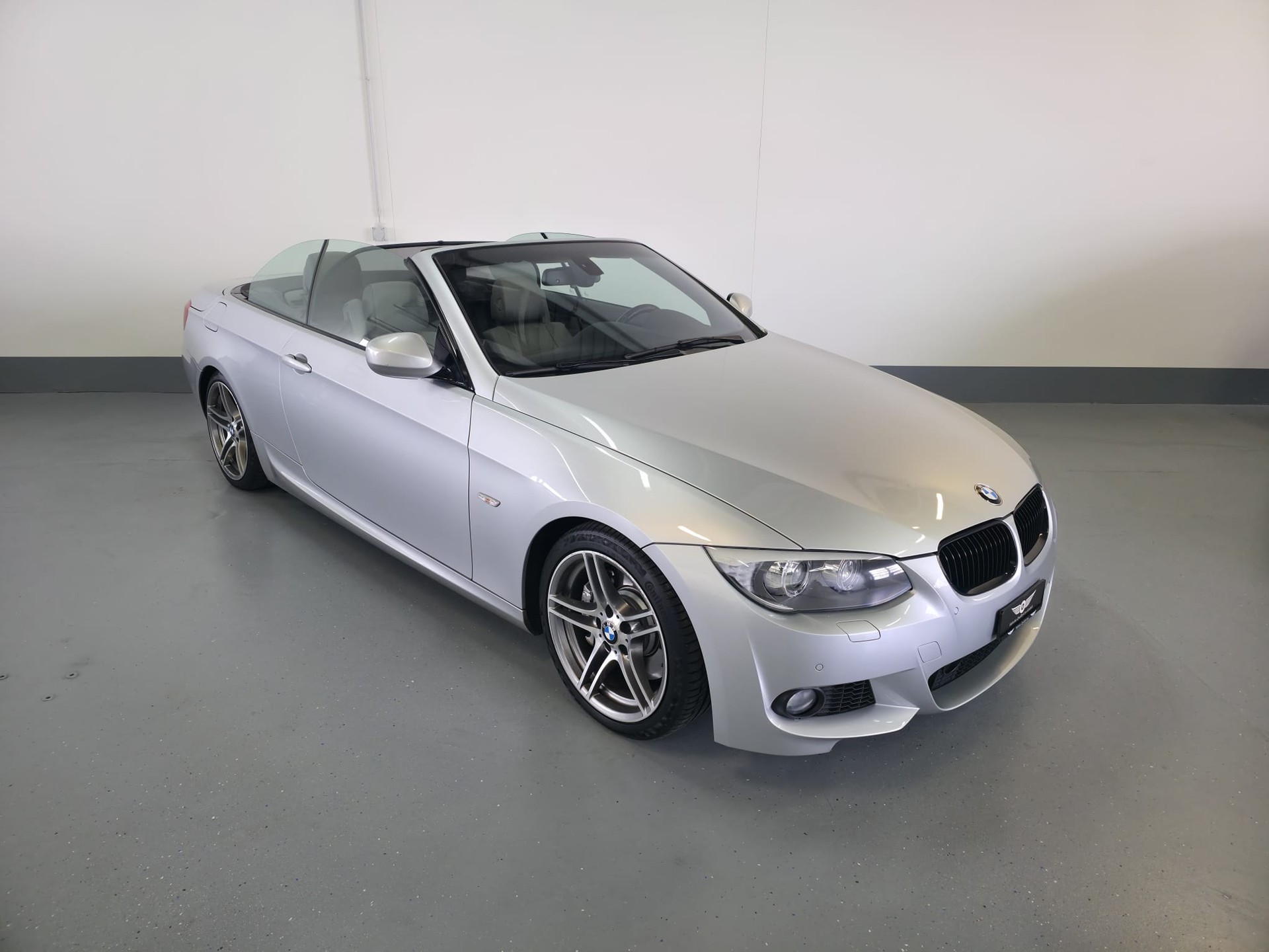 BMW 335i Cabriolet DSG-showroom-element-1