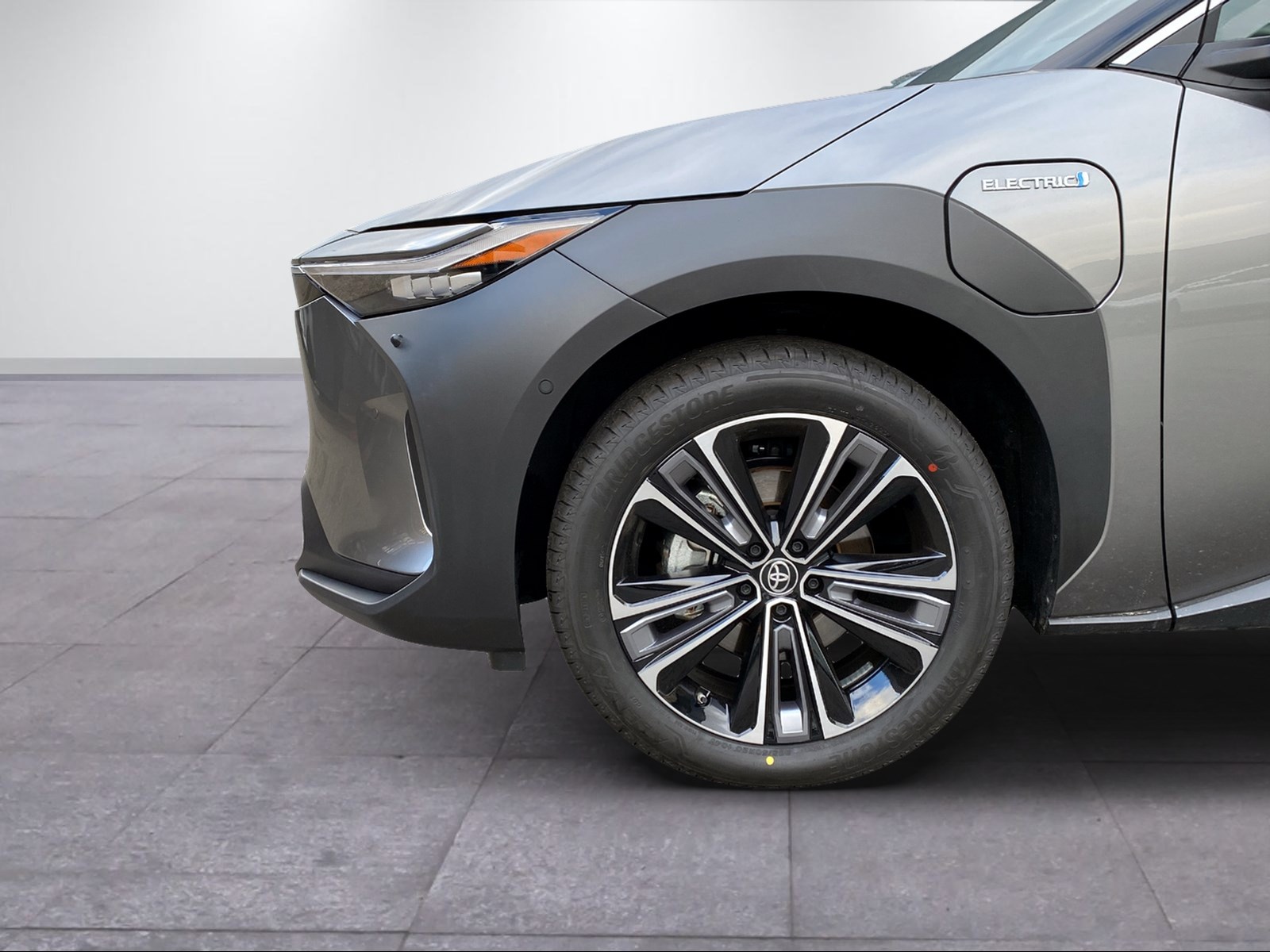 TOYOTA bZ4X Premium AWD-showroom-element-2