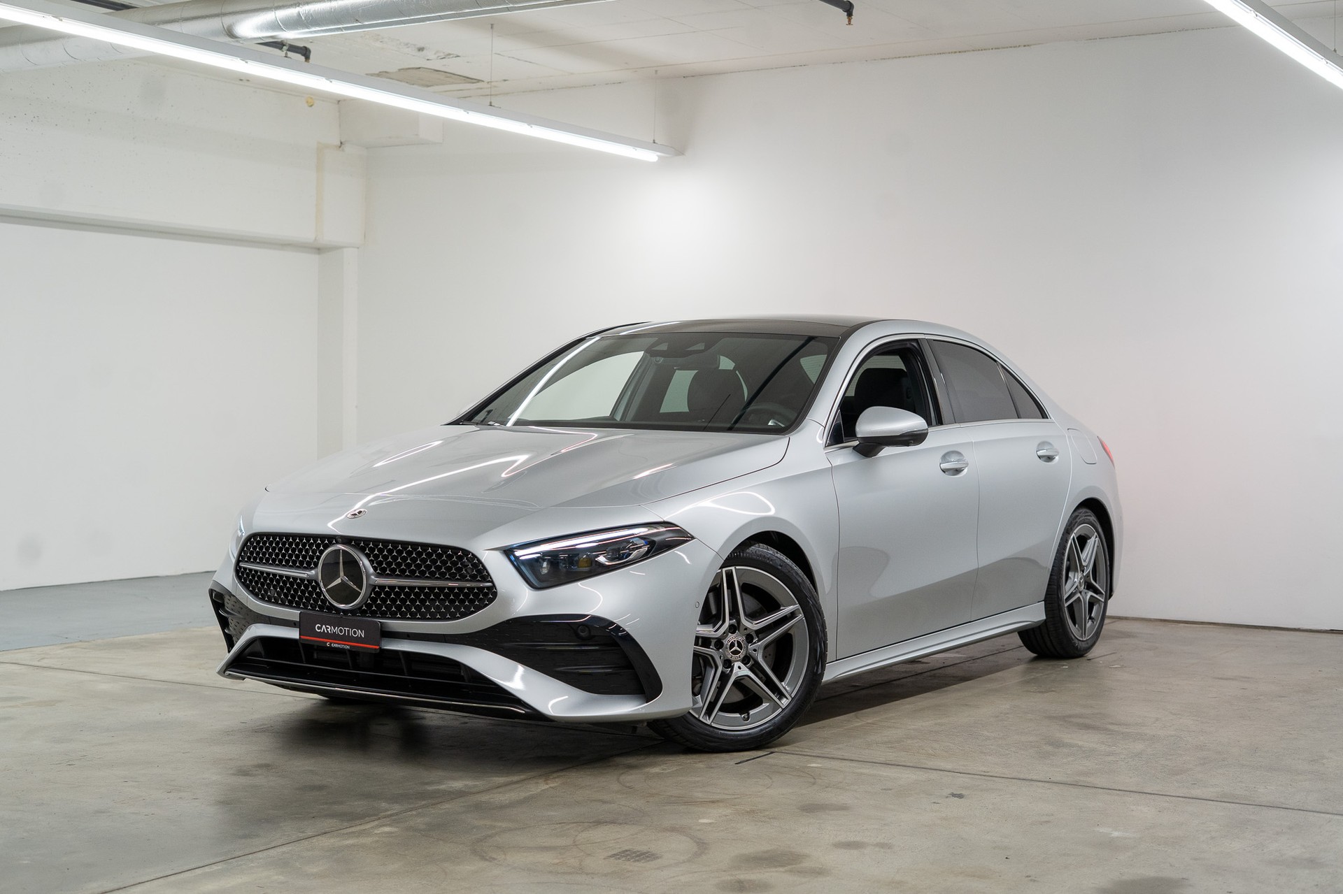 MERCEDES-BENZ A 250 AMG Line 4m Limousine *FACELIFT*