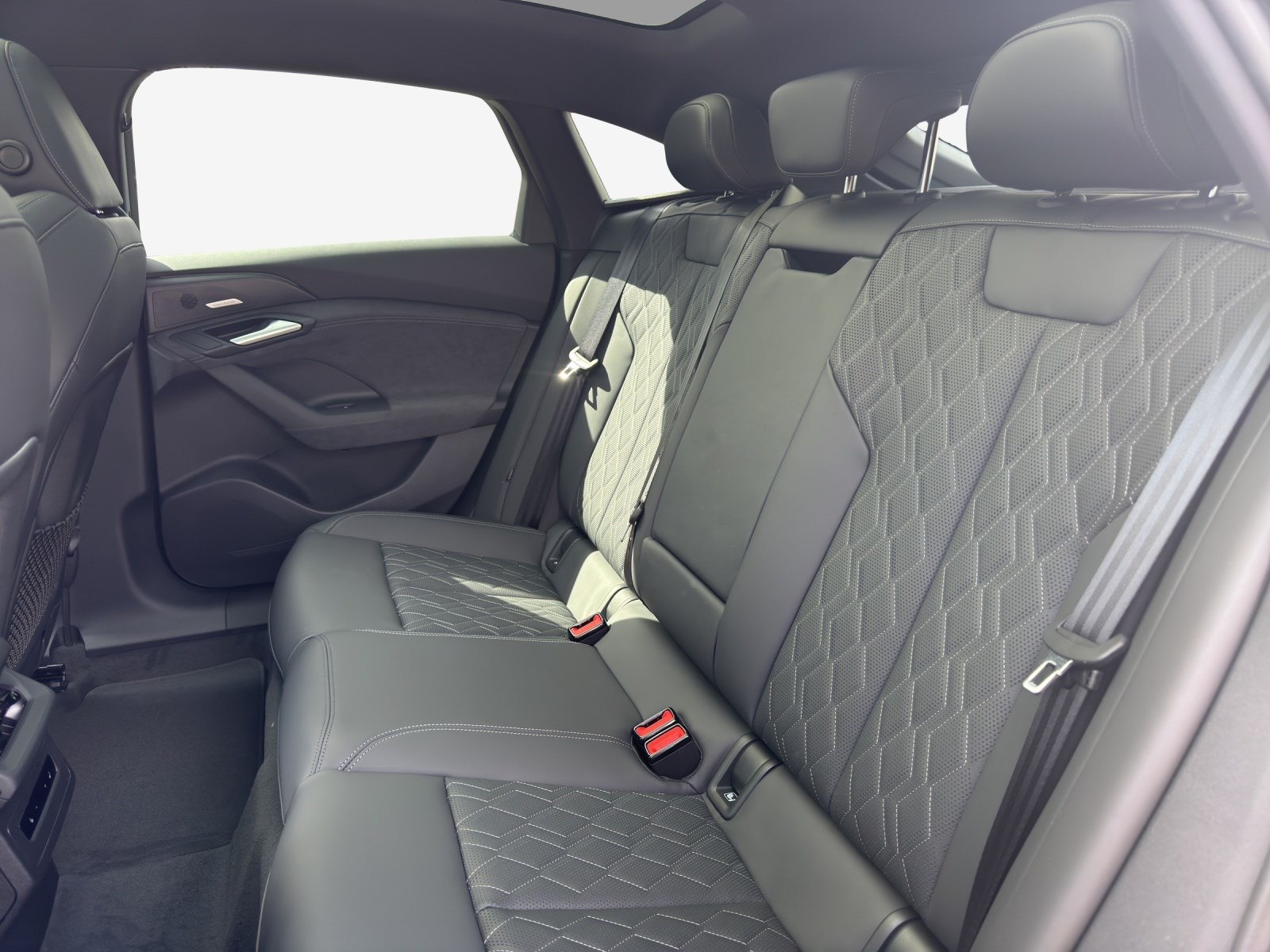 AUDI A6 Sportback e-tron quattro-image-11