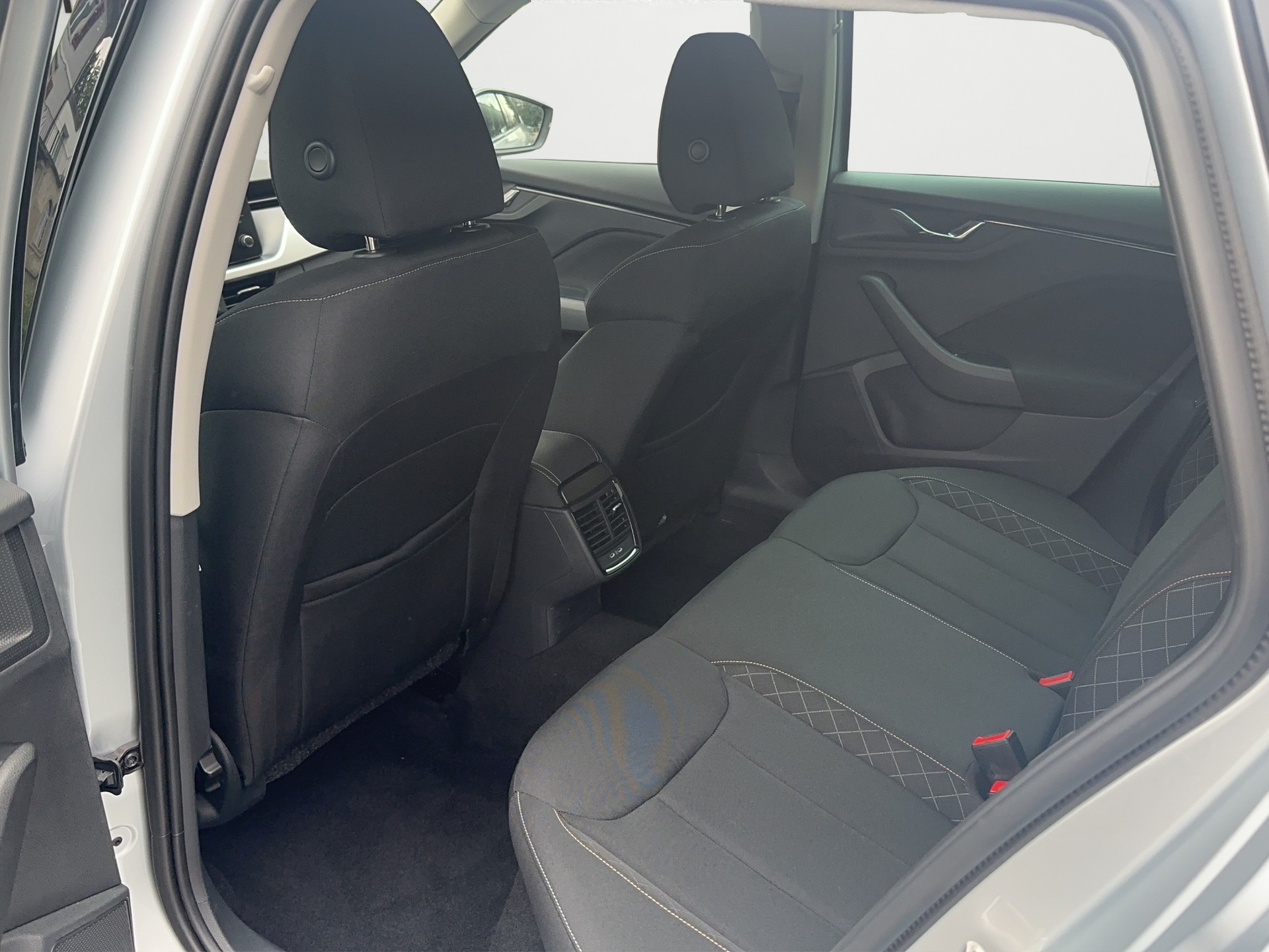 SKODA Kamiq 1.0 TSI Ambition Aut. Rückfahrkamera / Apple Car Play-image-11