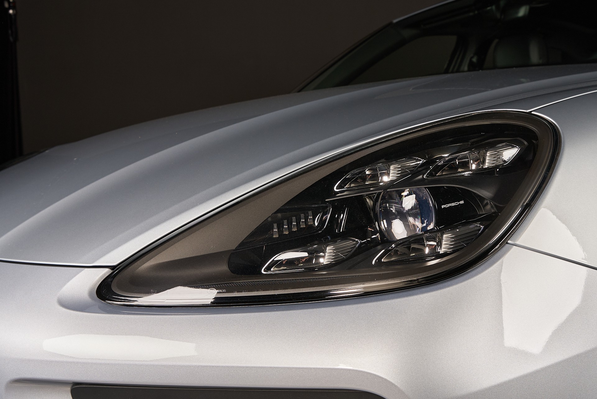 PORSCHE Cayenne E-Hybrid-showroom-element-2