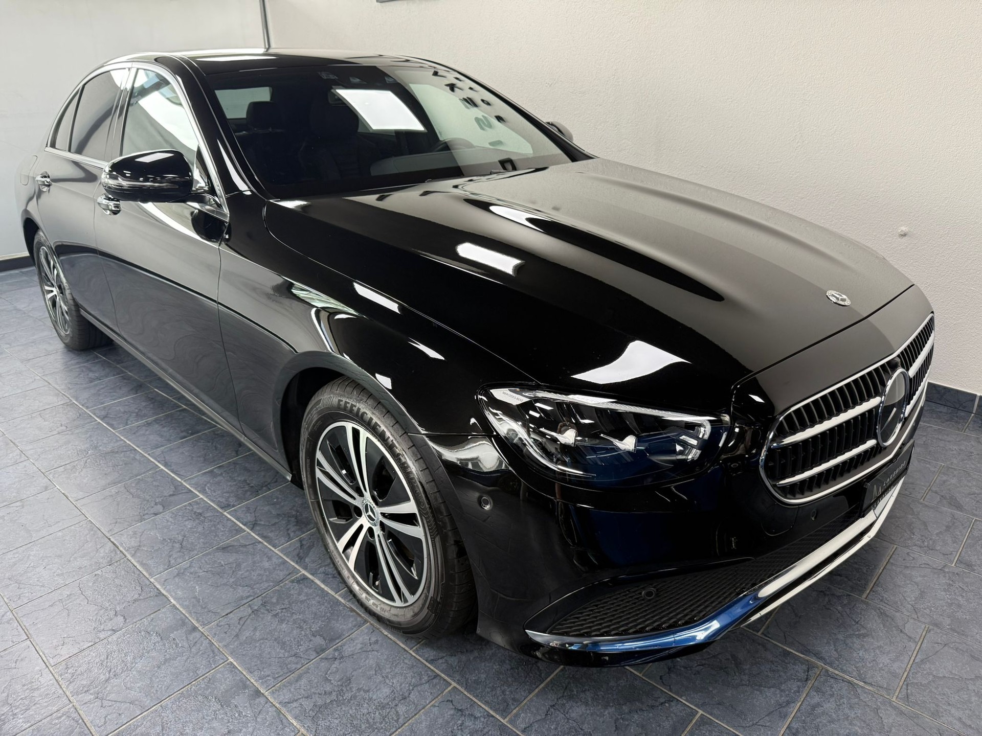 MERCEDES-BENZ E 220 d 4Matic Avantgarde 9G-Tronic-showroom-element-2