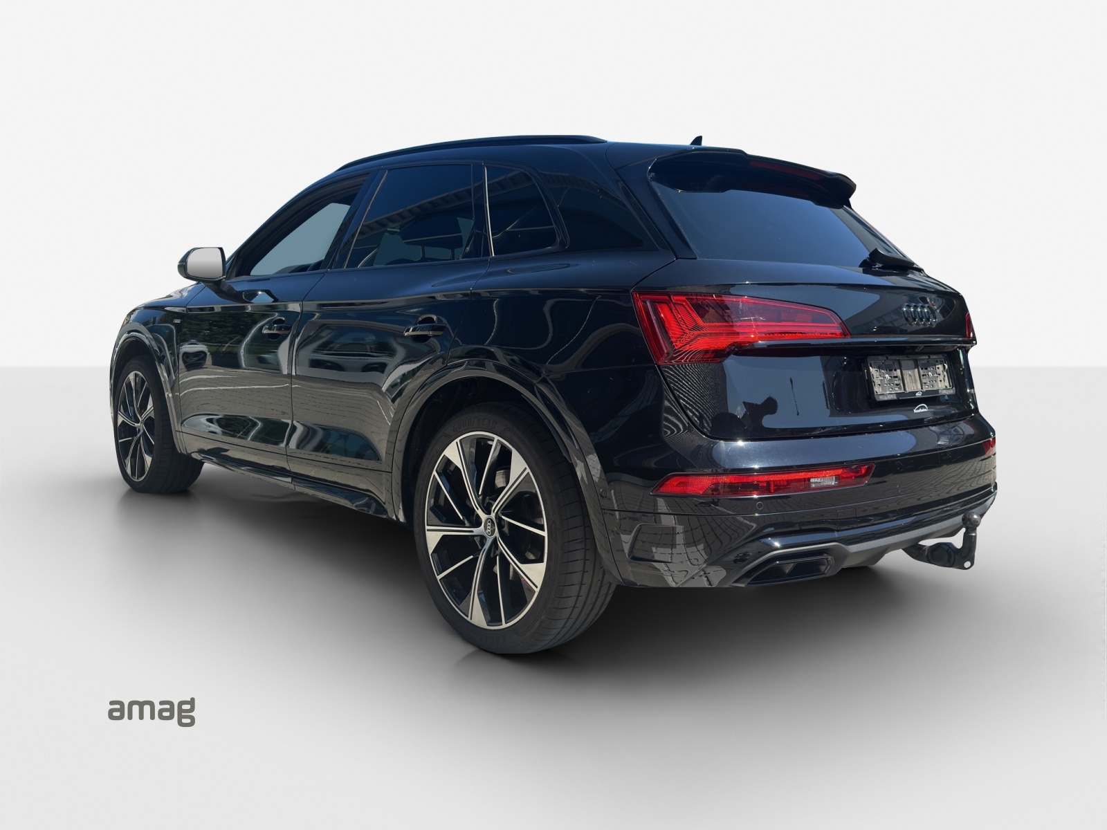 AUDI Q5 45 TFSI Black Edition quattro S-tronic-showroom-element-2