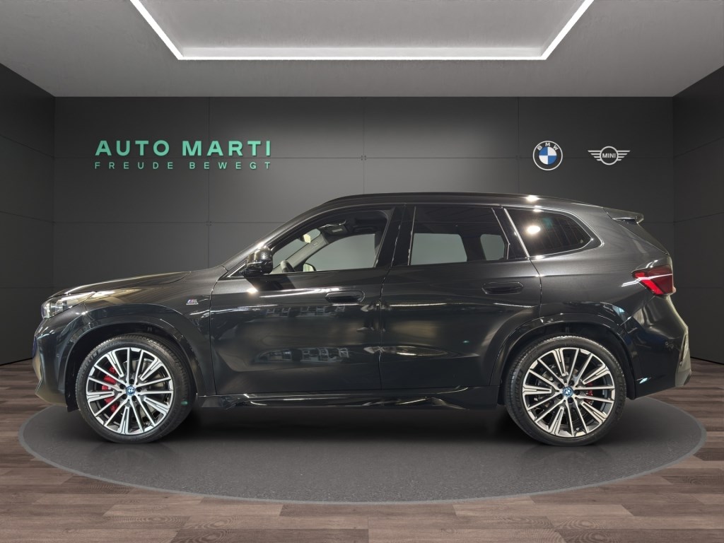 BMW iX1 xDrive 30 M Sport Pro-showroom-element-1