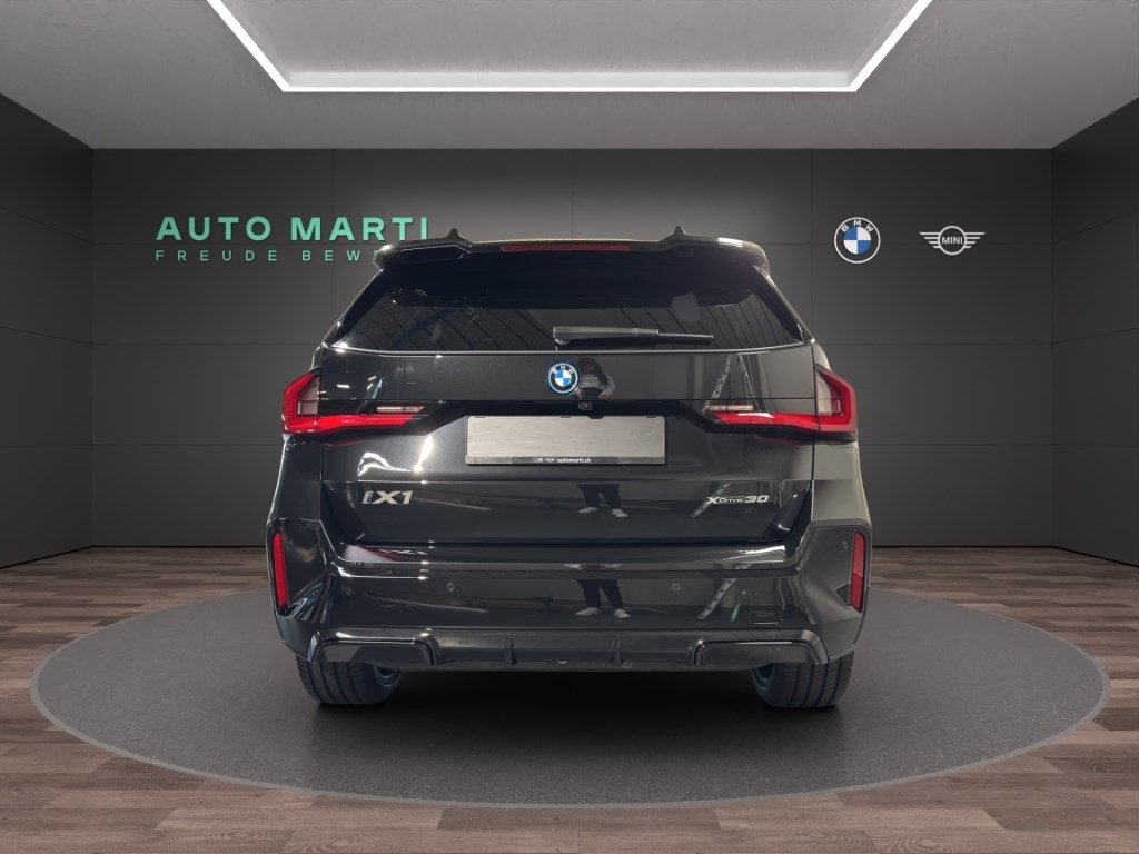 BMW iX1 xDrive 30 M Sport Pro-showroom-element-2
