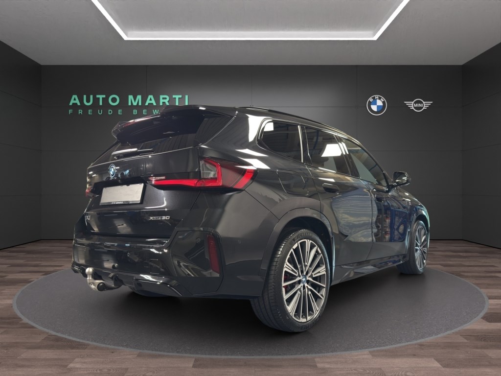 BMW iX1 xDrive 30 M Sport Pro-showroom-element-3