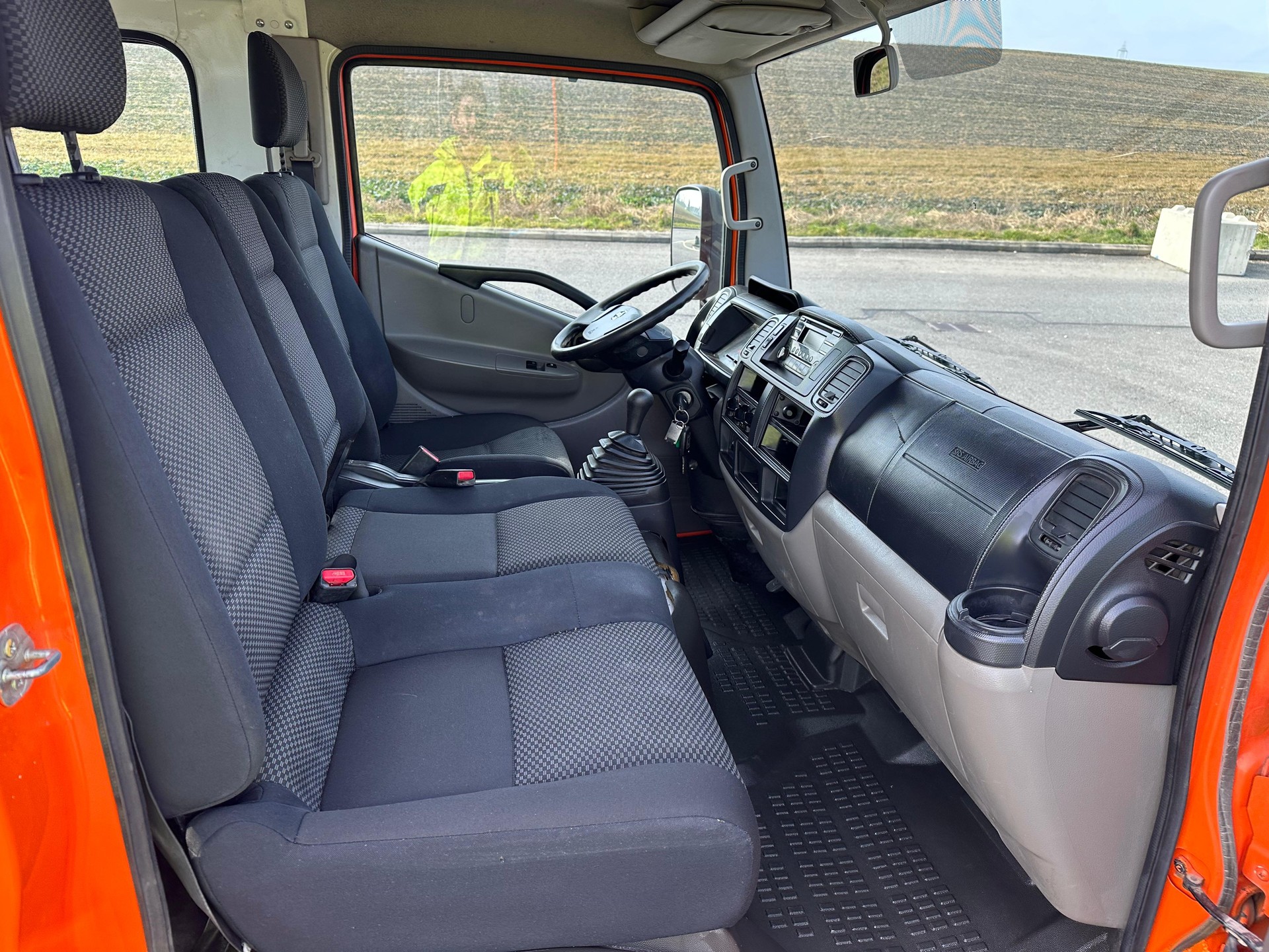 NISSAN NT400 35.15 PRO DK-showroom-element-2