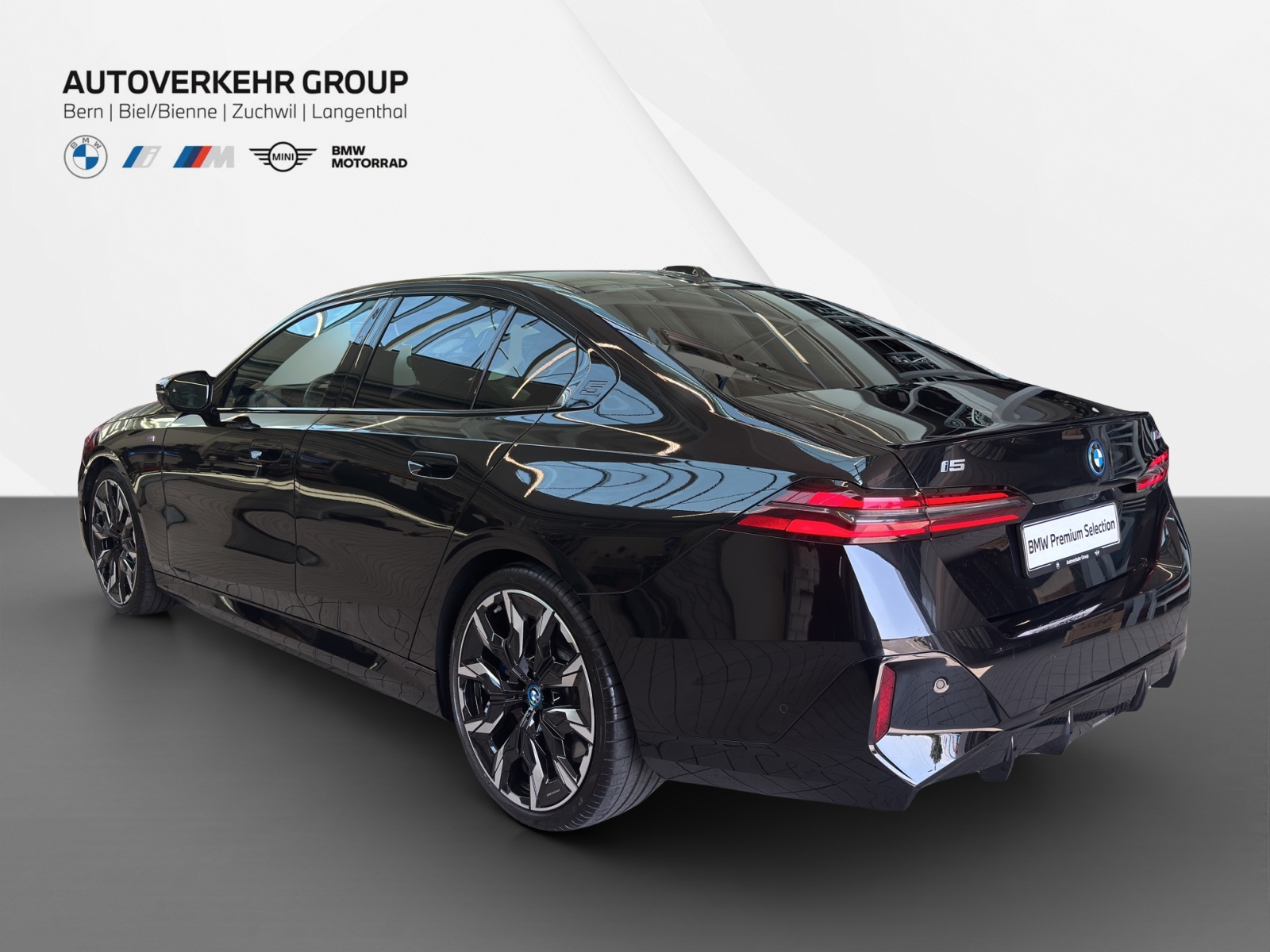BMW i5 M60 xDrive M Sport Pro-showroom-element-3