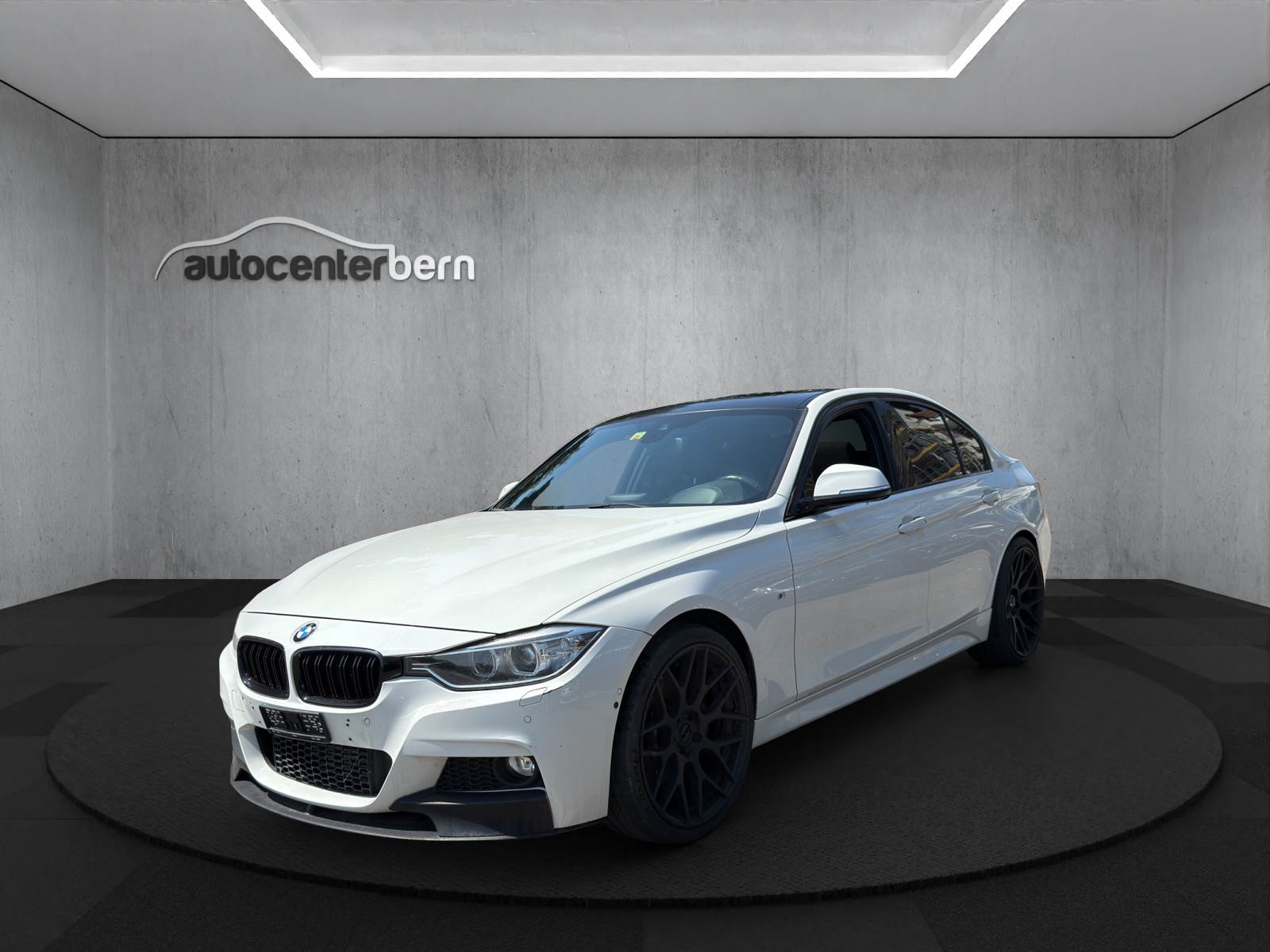 BMW 335i Steptronic-showroom-element-2