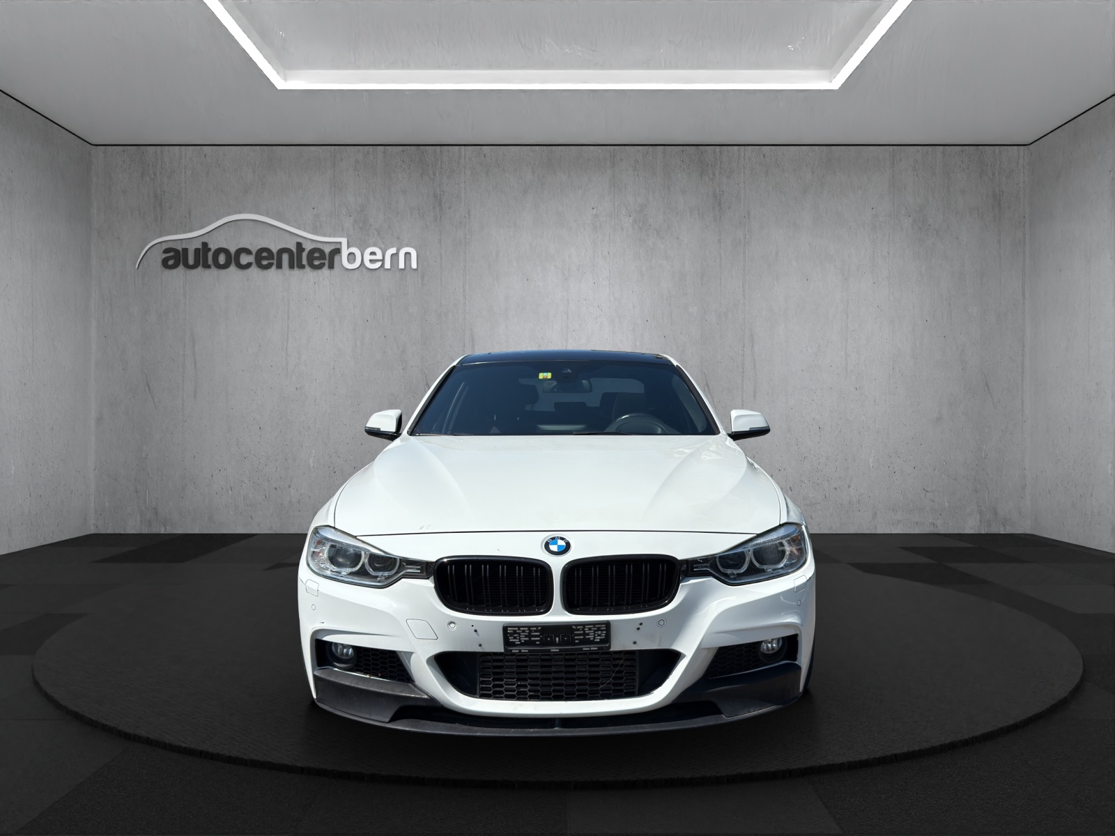 BMW 335i Steptronic-showroom-element-1