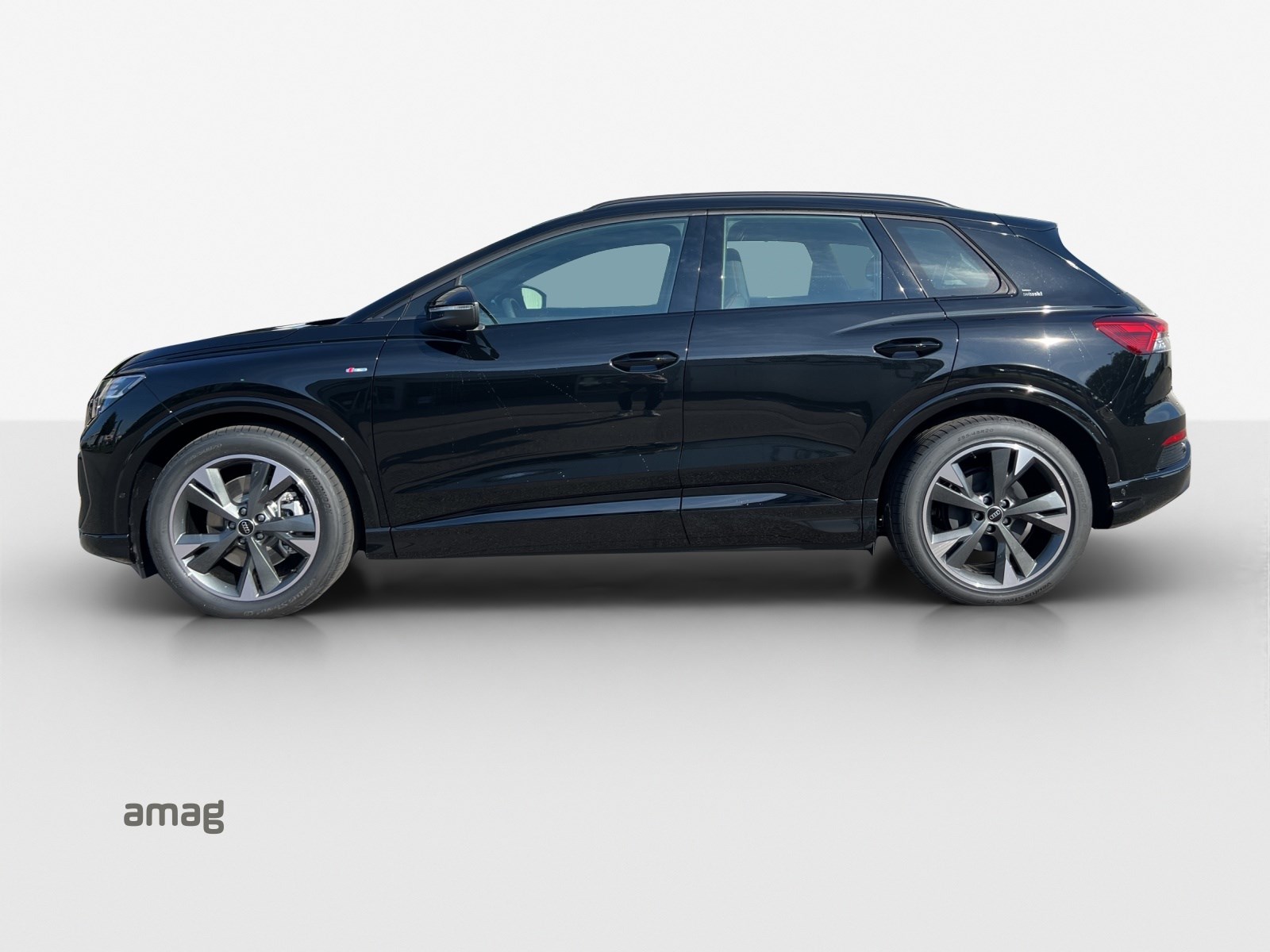 AUDI Q4 e-tron 45 quattro-showroom-element-1