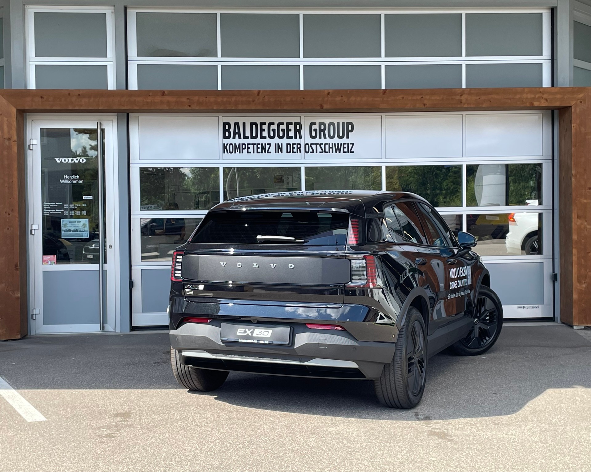 VOLVO EX 30-showroom-element-2