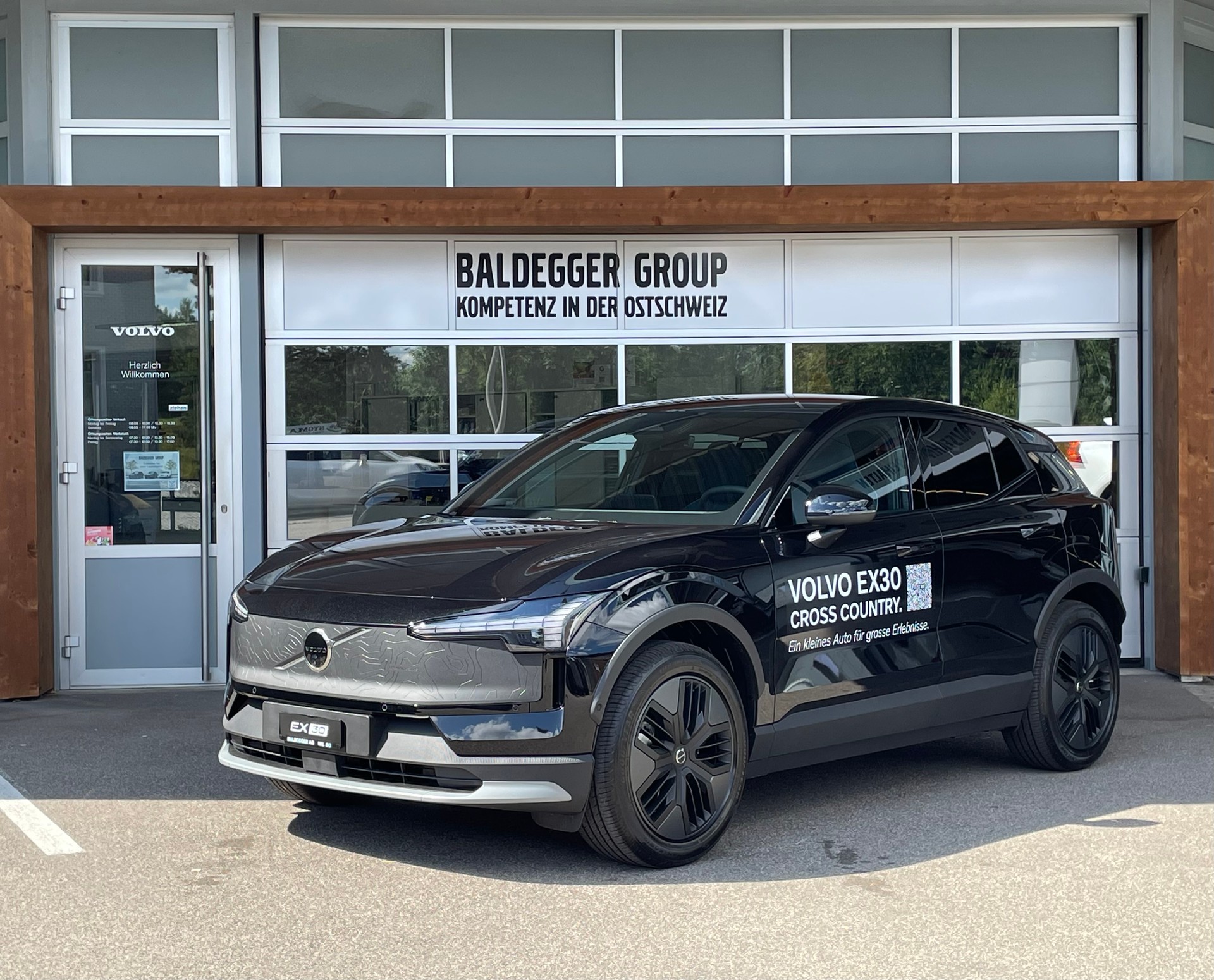 VOLVO EX 30-showroom-element-1