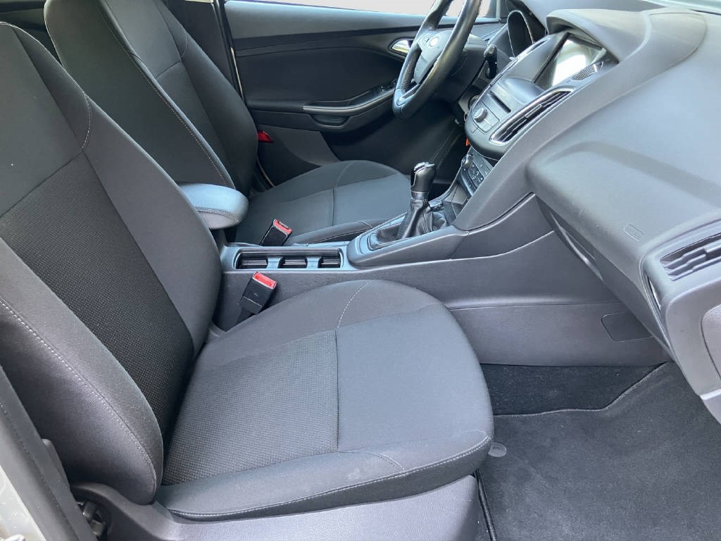 FORD Focus Station Wagon 1.0i EcoB 100 Trend-image-13