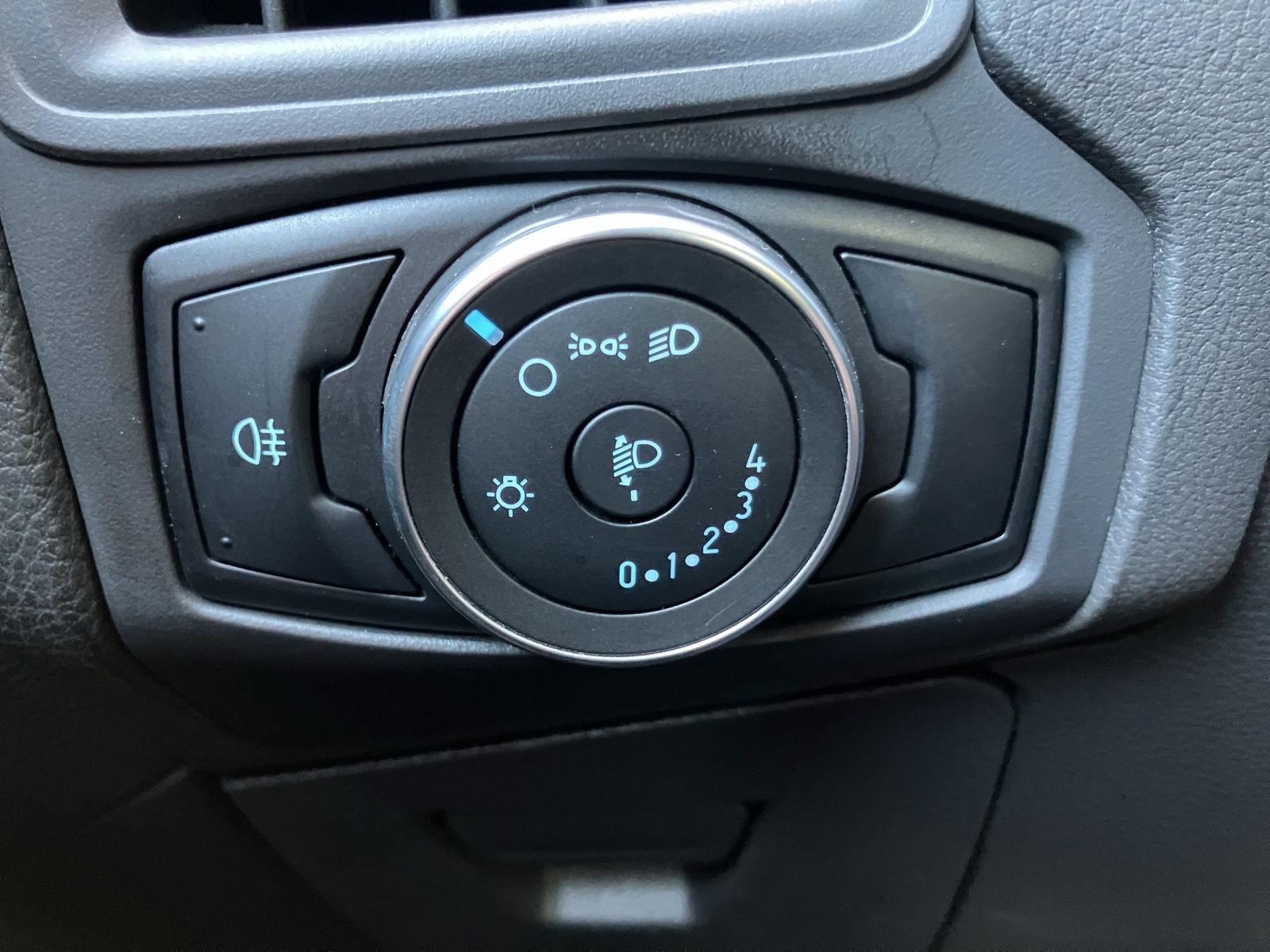 FORD Focus Station Wagon 1.0i EcoB 100 Trend-image-17