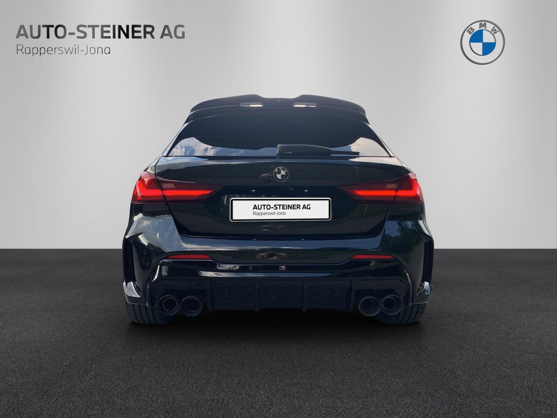 BMW M135i xDrive Steptronic-showroom-element-3