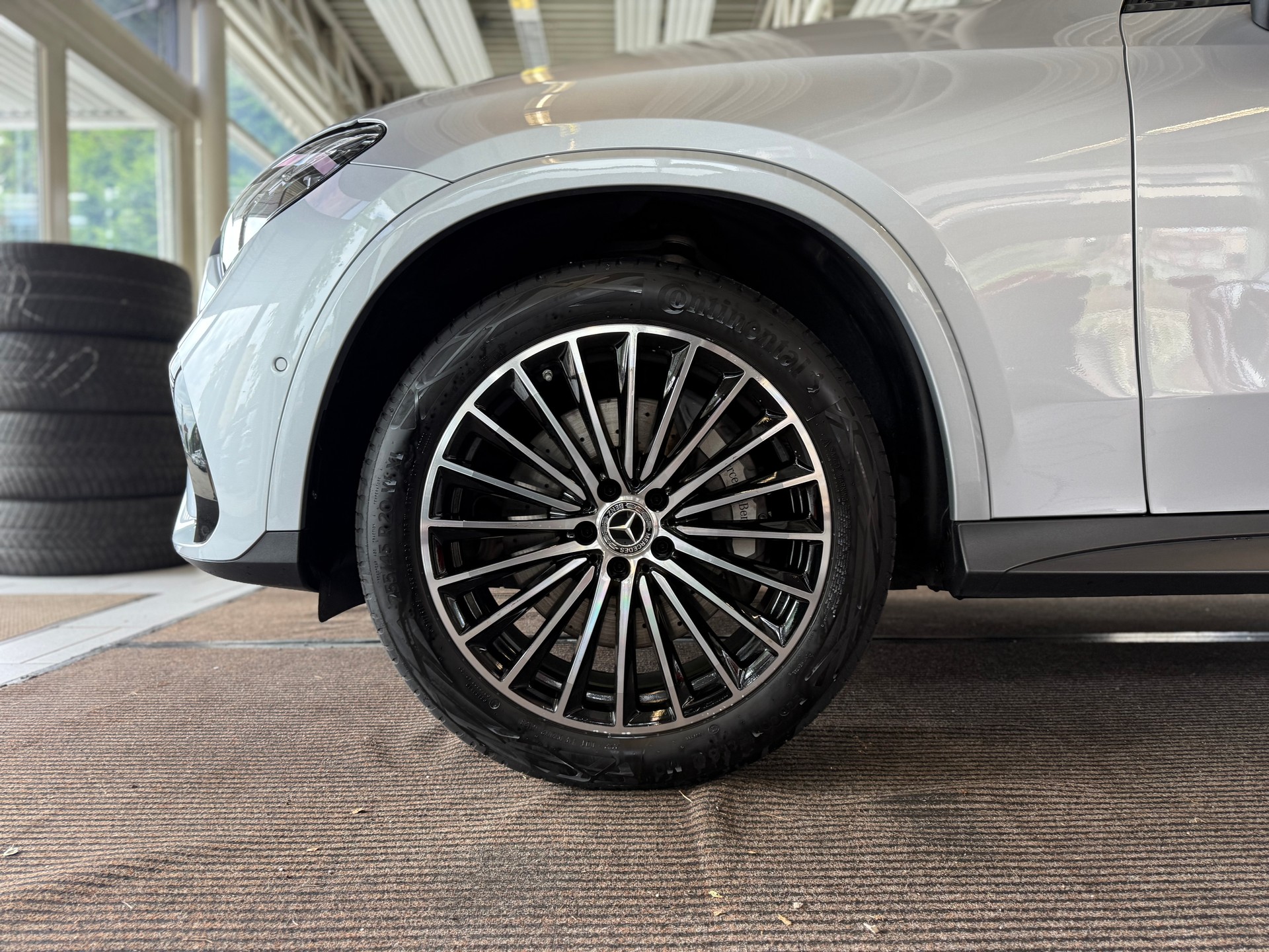 MERCEDES-BENZ GLC 400 e 4Matic 9G-Tronic AMG Line | CH Swiss | Gratis Service & Garantie | Panorama | AHK | Premium PLUS |-showroom-element-2