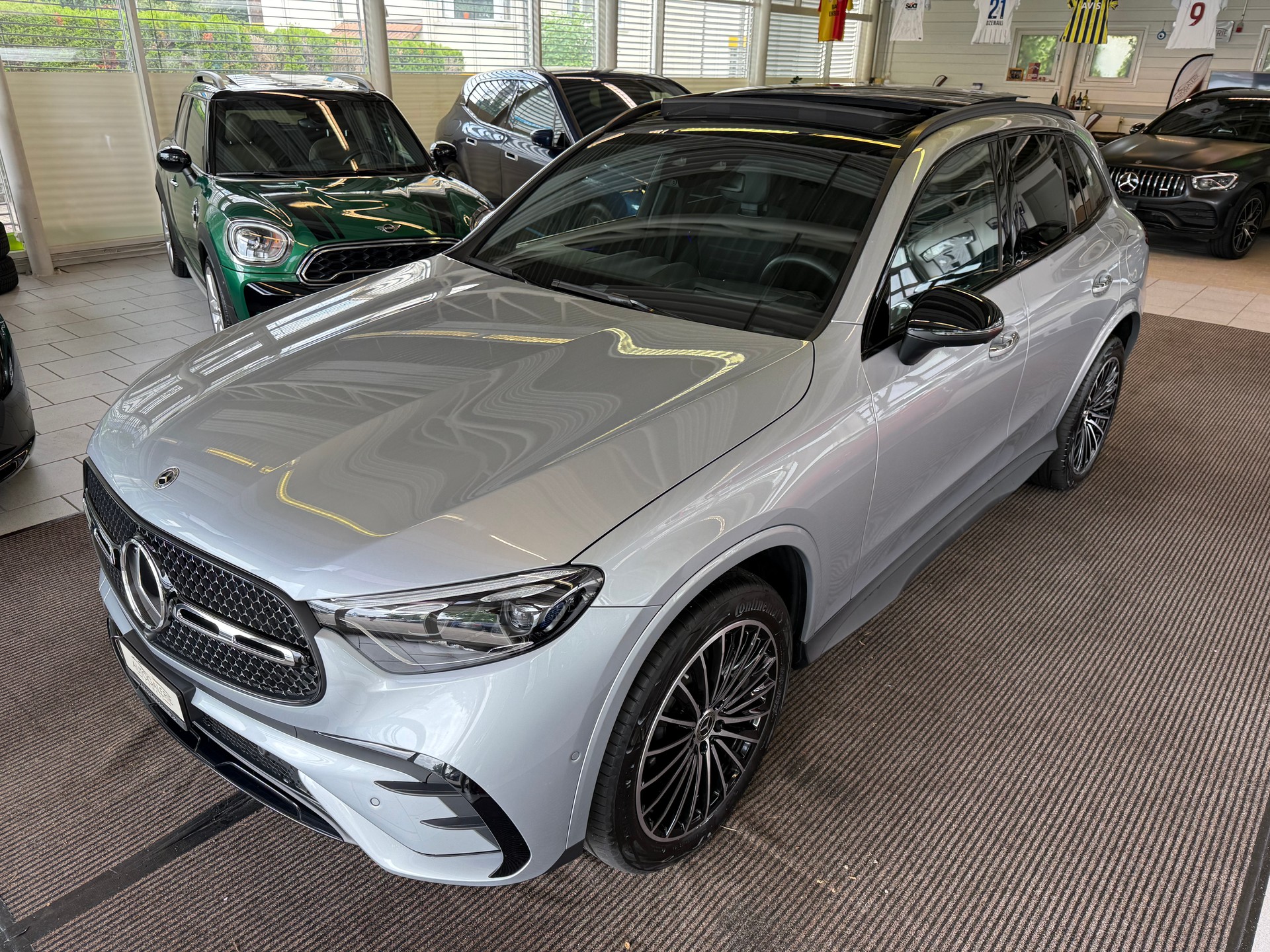 MERCEDES-BENZ GLC 400 e 4Matic 9G-Tronic AMG Line | CH Swiss | Gratis Service & Garantie | Panorama | AHK | Premium PLUS |-showroom-element-1