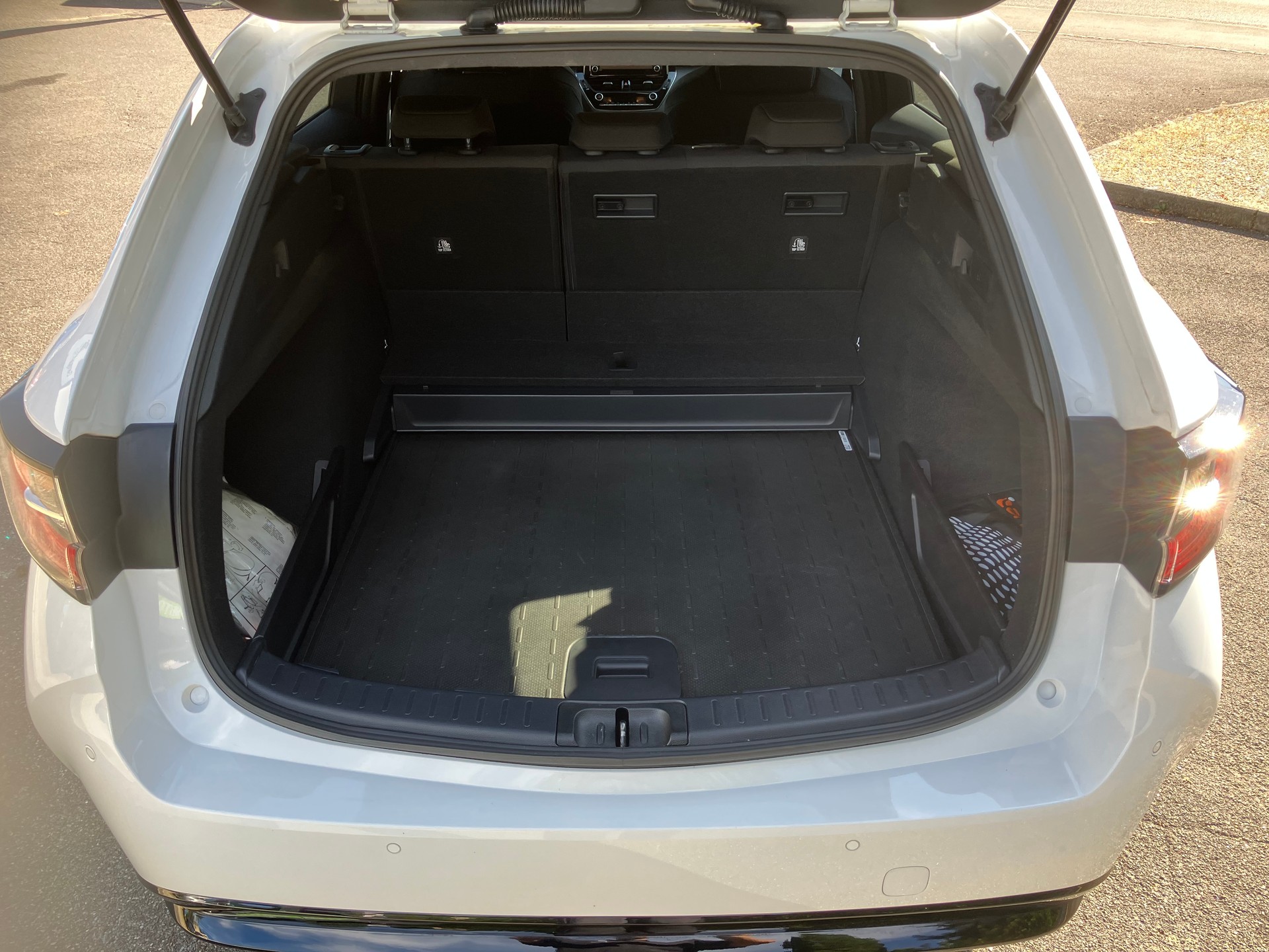 SUZUKI Swace 1.8 Hybrid Compact+ E-CVT-image-5
