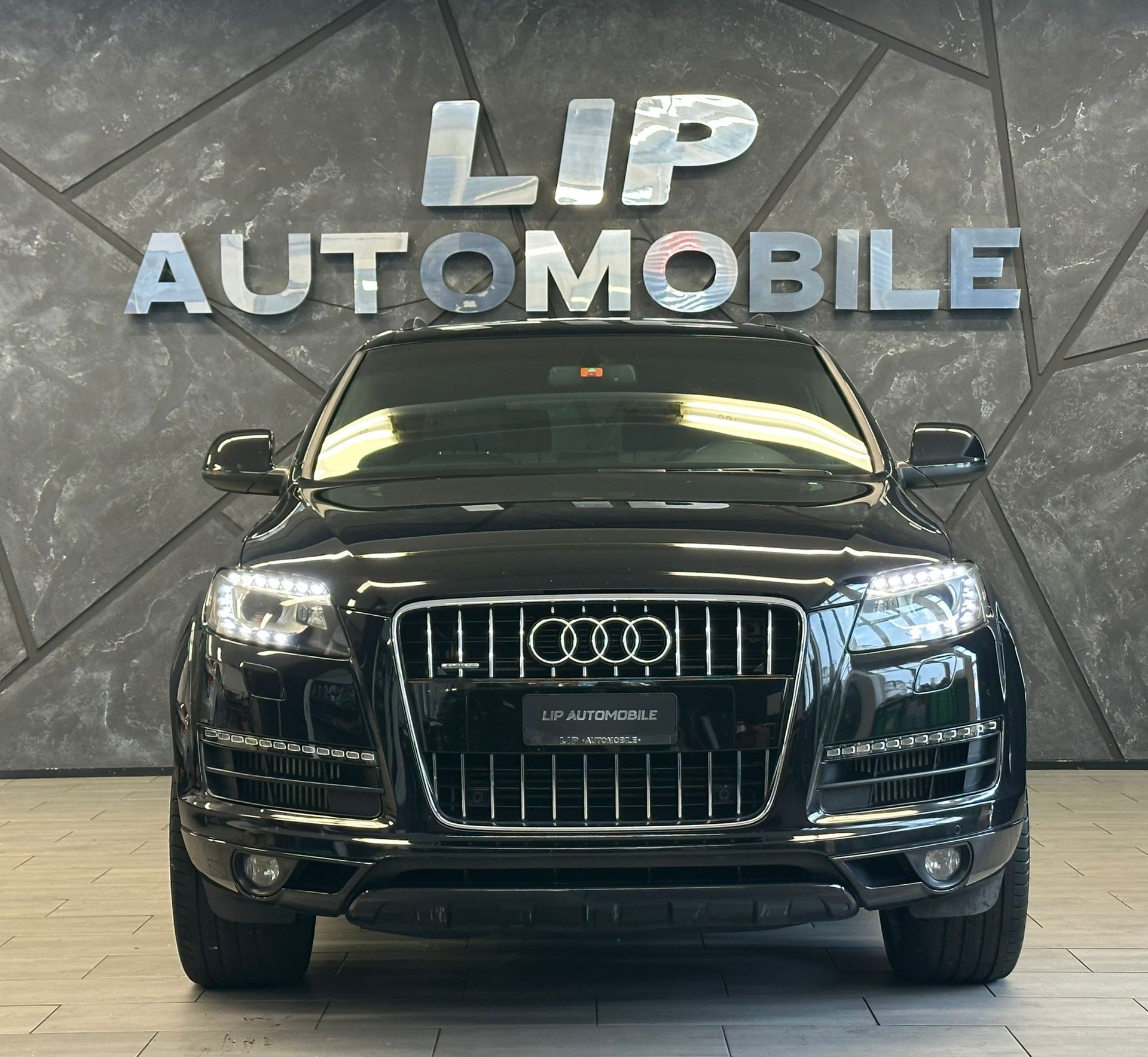 AUDI Q7 3.0 TDI quattro tiptronic 7 Plätzer-showroom-element-1