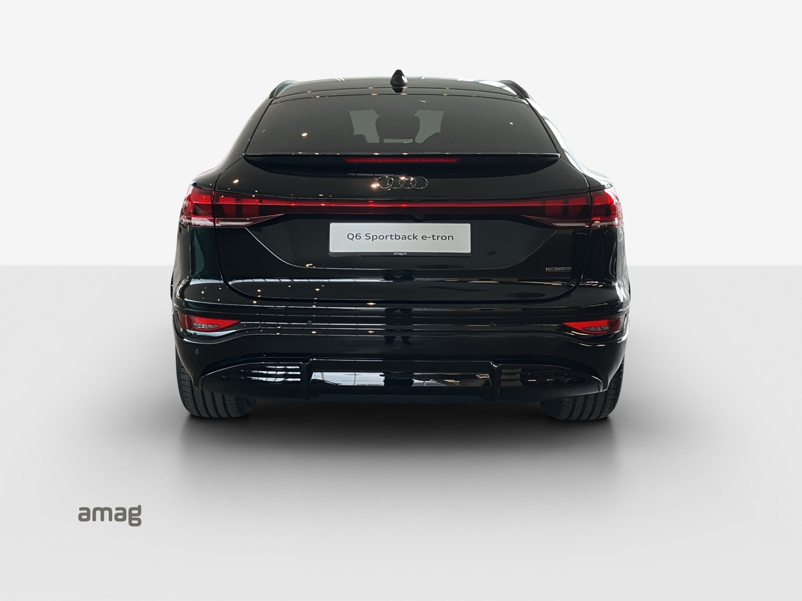 AUDI Q6 Sportback e-tron quattro-showroom-element-3