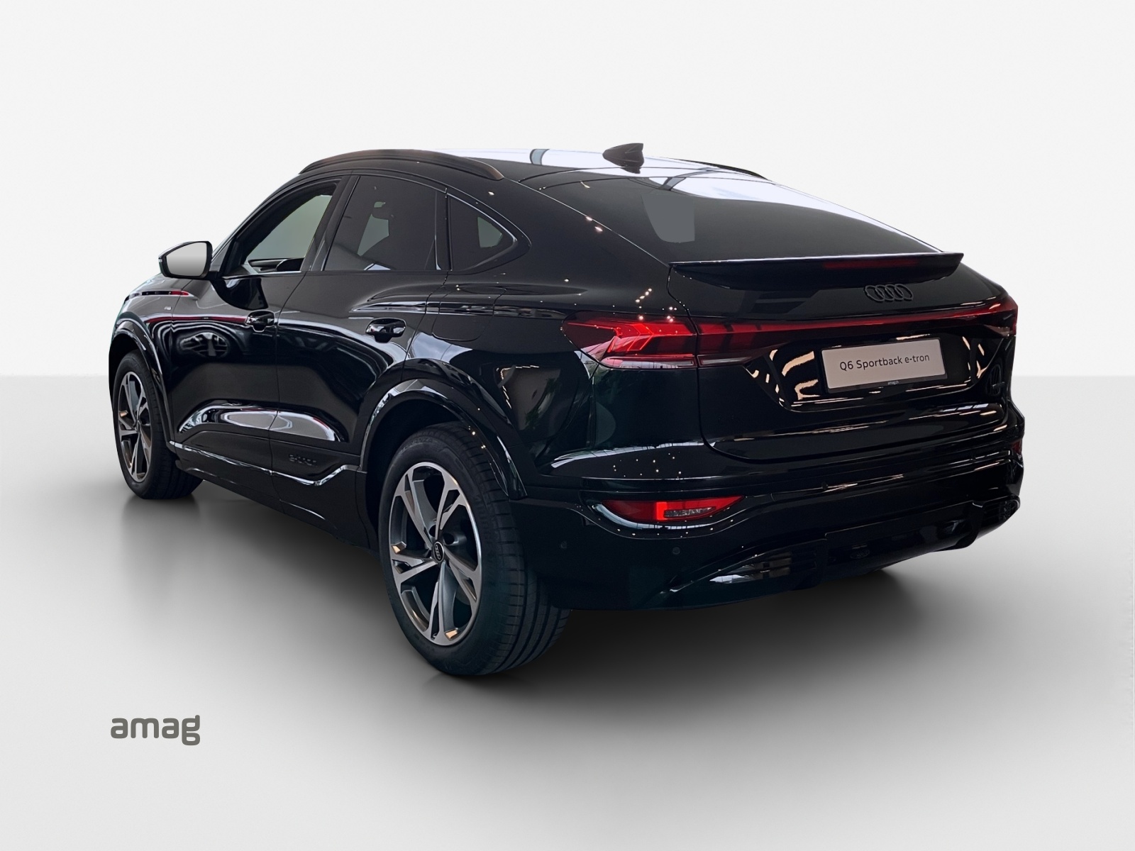 AUDI Q6 Sportback e-tron quattro-showroom-element-2
