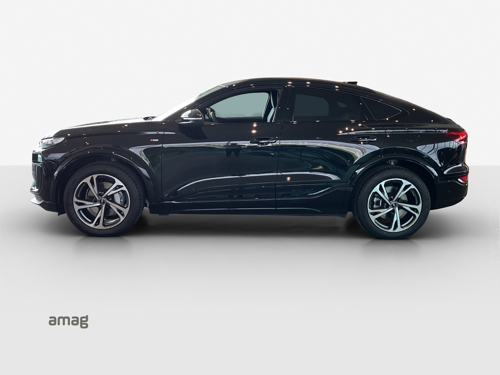 AUDI Q6 Sportback e-tron quattro-showroom-element-1