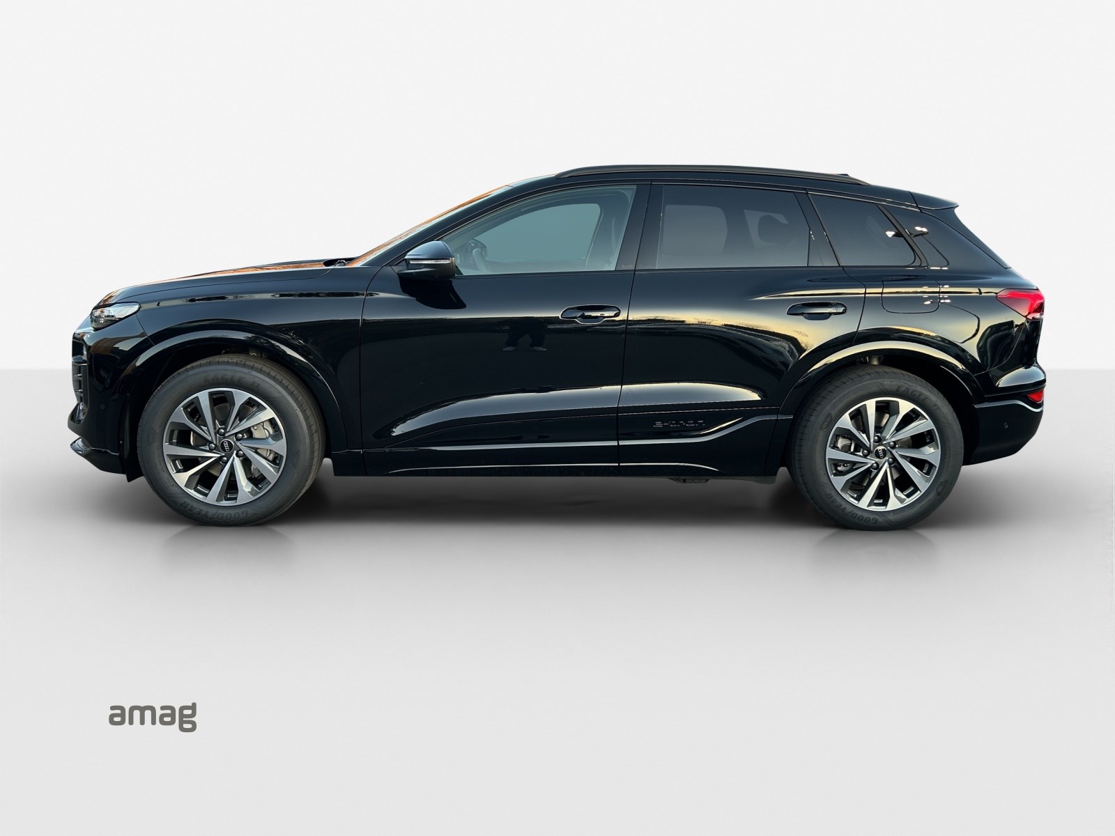 AUDI Q6 e-tron quattro-showroom-element-1