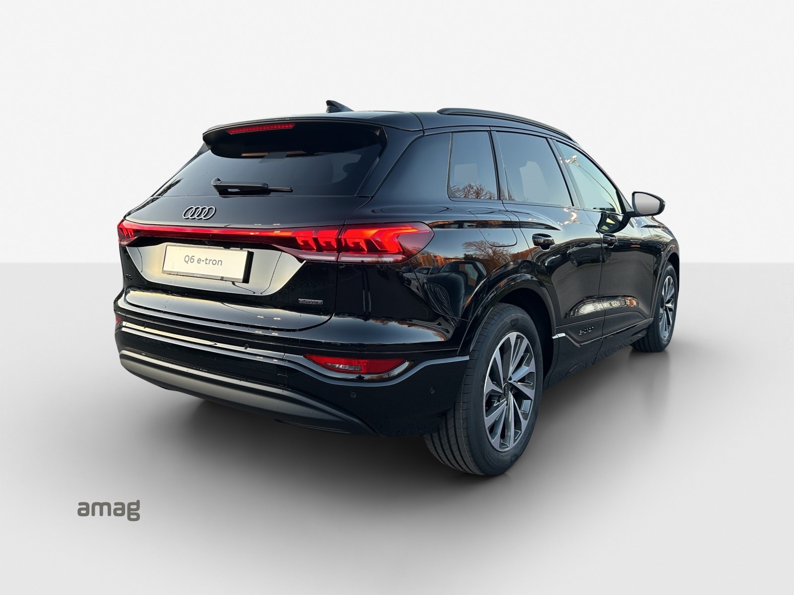 AUDI Q6 e-tron quattro-image-4
