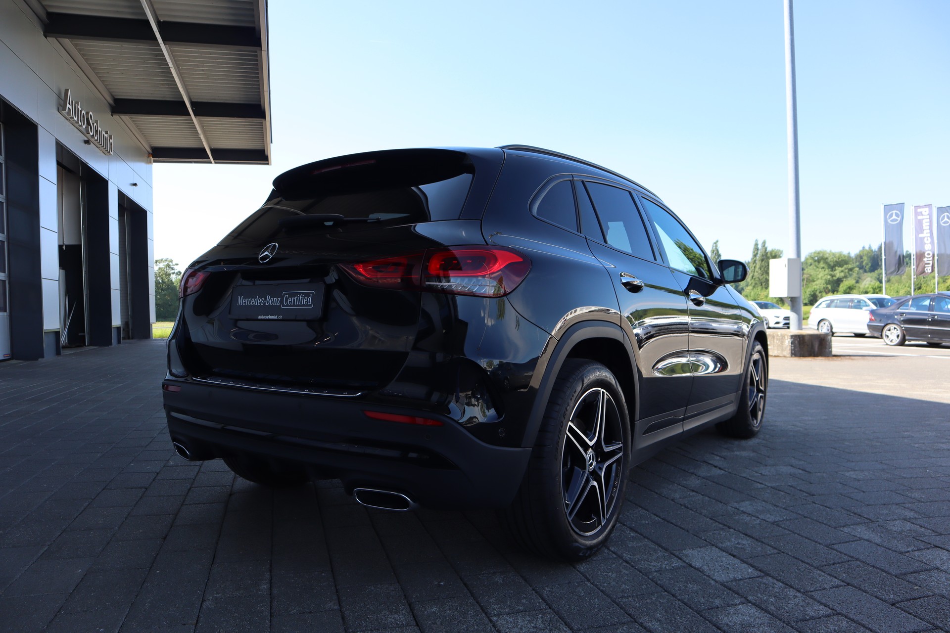 MERCEDES-BENZ GLA 180d AMG Line 8G-DCT-showroom-element-1