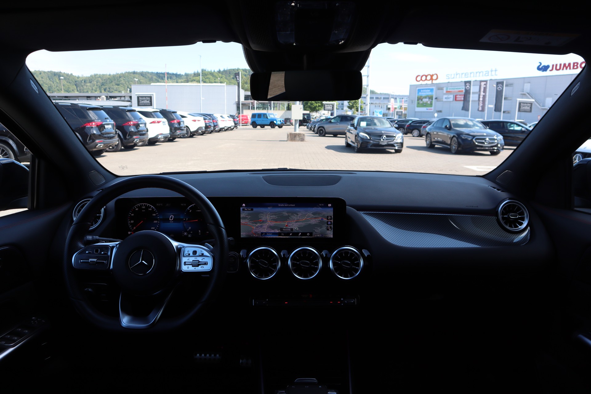 MERCEDES-BENZ GLA 180d AMG Line 8G-DCT-showroom-element-3